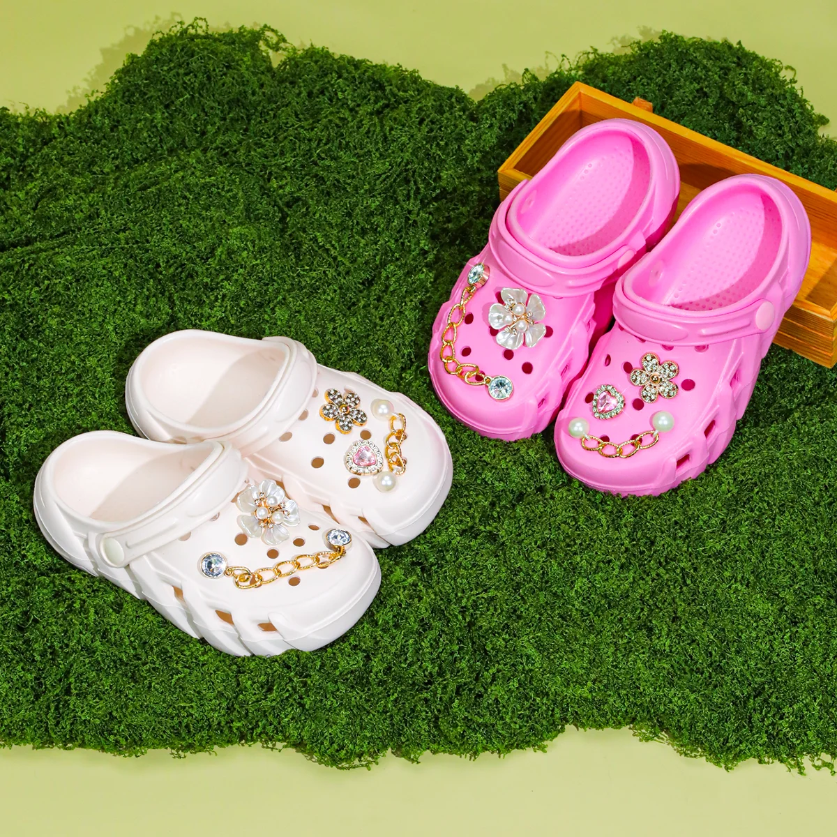 One-step garden shoes, Kids Slip-On Clogs and Mules, Thick-soled EVA indoor hole shoes, Summer beach non-slip slippers 2501
One-step garden shoes, Kids Slip-On Clogs and Mules, Thick-soled EVA indoor hole shoes, Summer beach non-slip slippers 2501
