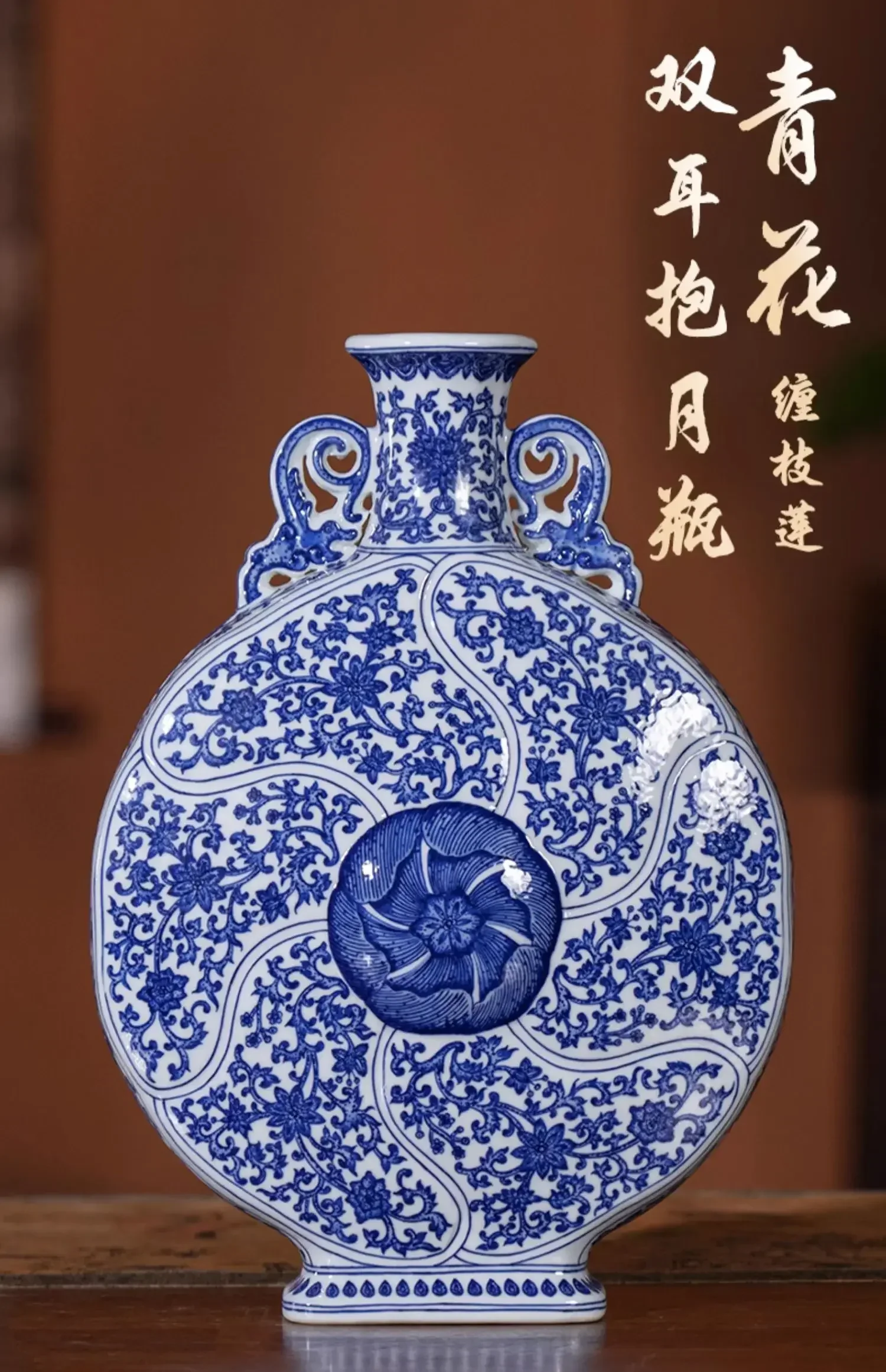 Синие и белые витые ветки, бинауральная Цзиндэчжэнь, керамическая цветочная композиция, китайский антикварный декоративный орнамент
Синие и белые витые ветки, бинауральная Цзиндэчжэнь, керамическая цветочная композиция, китайский антикварный декоративный орнамент