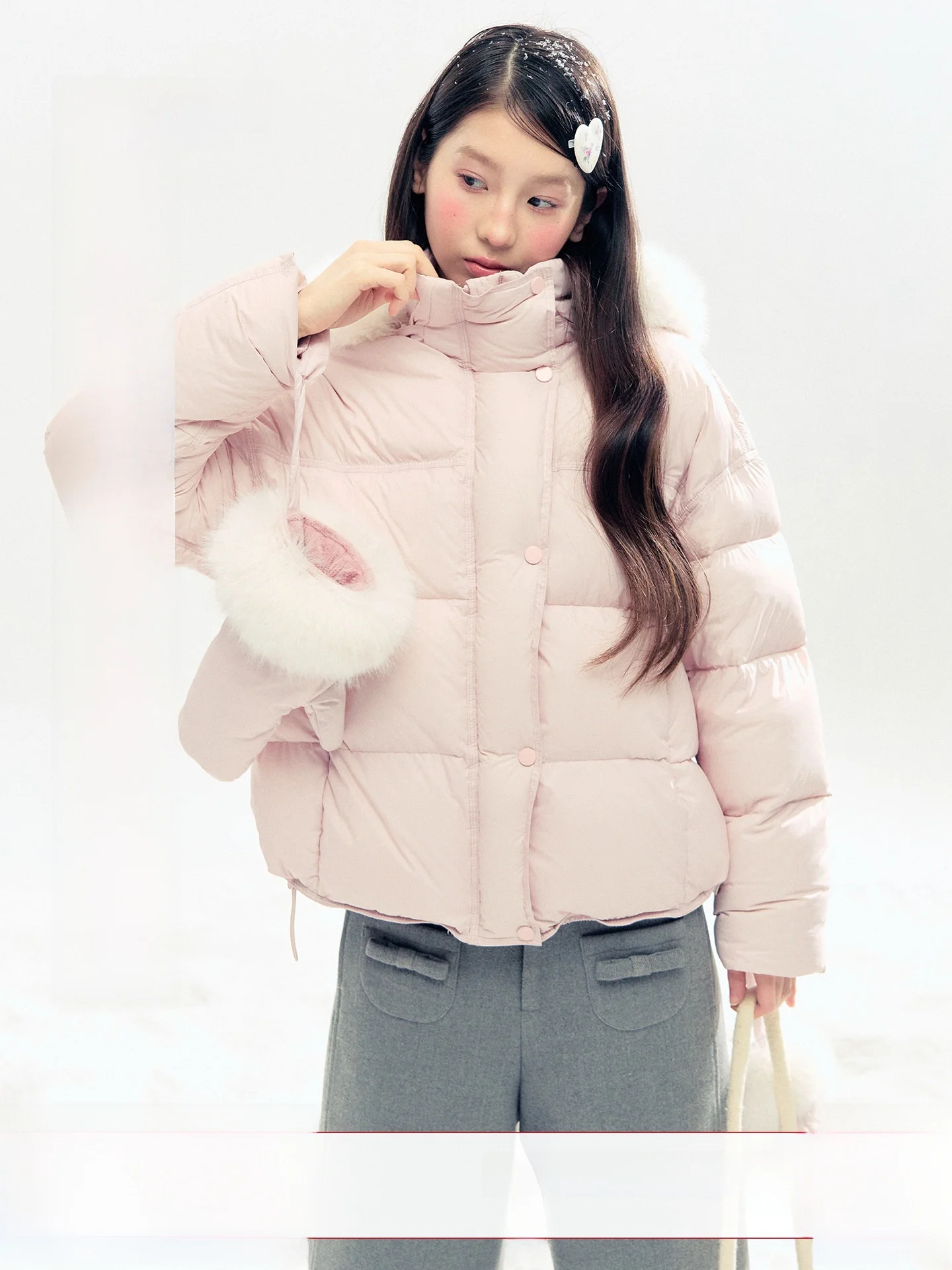 Женская пуховая куртка Holid Map «Снежная страна» с капюшоном, 90% белый пух, воротник-стойка, перчатки, меховой воротник, ретро-стиль
Женская пуховая куртка Holid Map «Снежная страна» с капюшоном, 90% белый пух, воротник-стойка, перчатки, меховой воротник, ретро-стиль