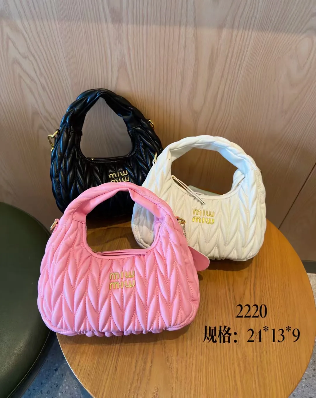 High-Quality Leather Tote Bag With Comfortable Handle For Ladies, Luxury Brand By Famous Designer
High-Quality Leather Tote Bag With Comfortable Handle For Ladies, Luxury Brand By Famous Designer