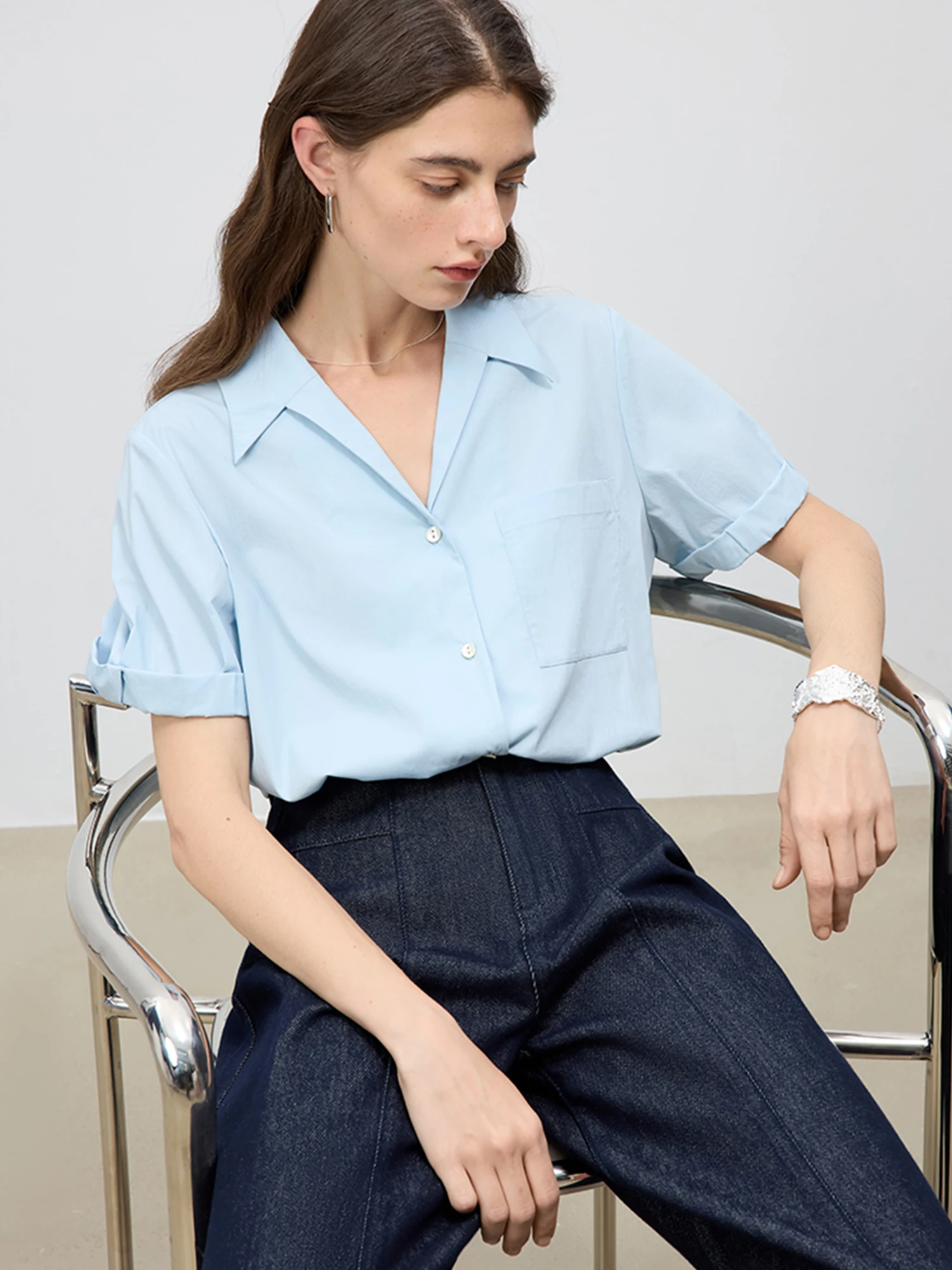 ZIQIAO Retro Lazy Style Cuban Collar Shirt Women's Short Sleeve 2025 Summer New V-neck Age-reducing Top 25ZQ92204
ZIQIAO Retro Lazy Style Cuban Collar Shirt Women's Short Sleeve 2025 Summer New V-neck Age-reducing Top 25ZQ92204