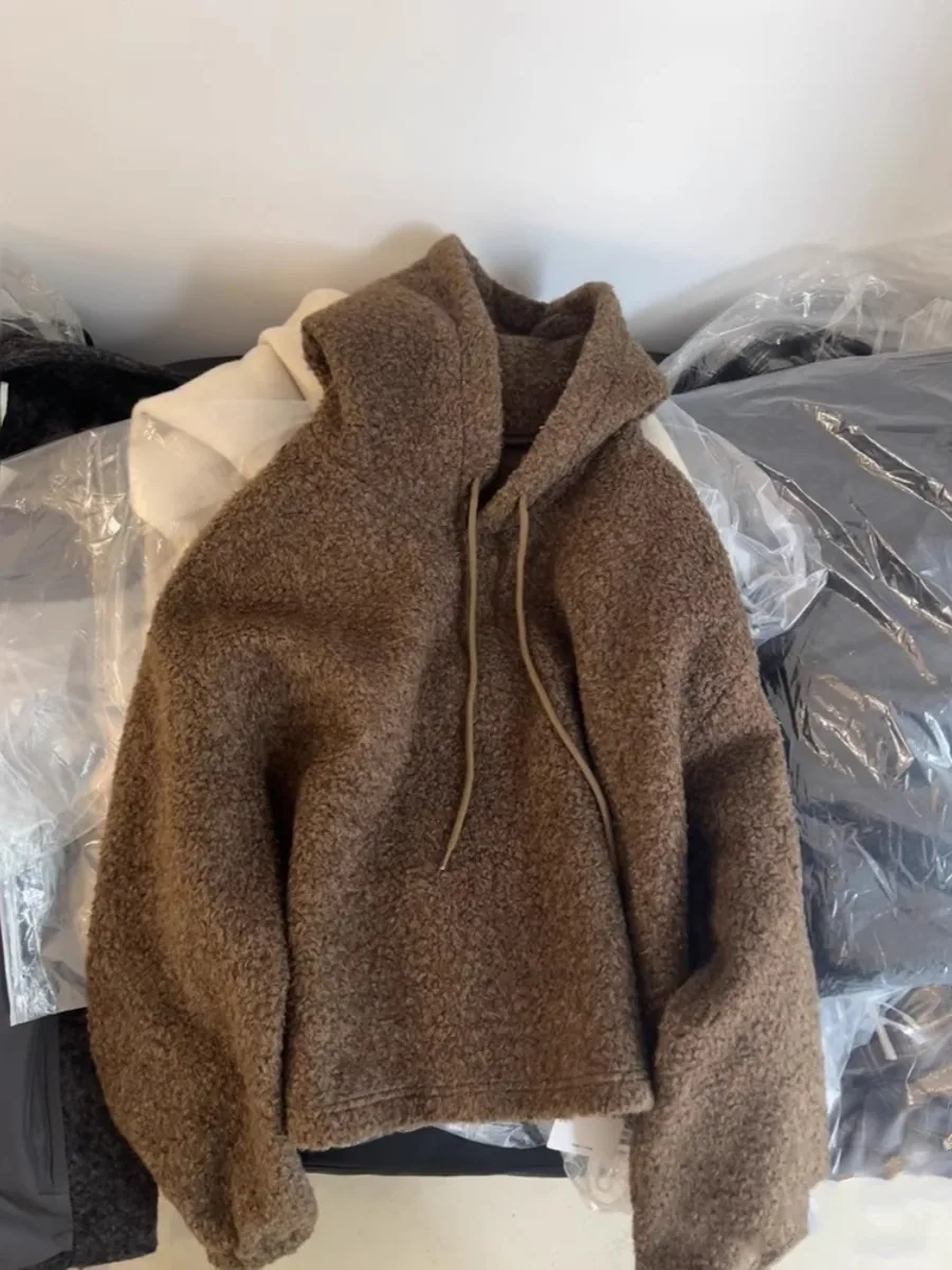 Solid Color Hooded Sweatshirt For Women Autumn Winter Casual Warm Thick Knit Pullovers Simple Long Sleeved Female Hoodies
Solid Color Hooded Sweatshirt For Women Autumn Winter Casual Warm Thick Knit Pullovers Simple Long Sleeved Female Hoodies