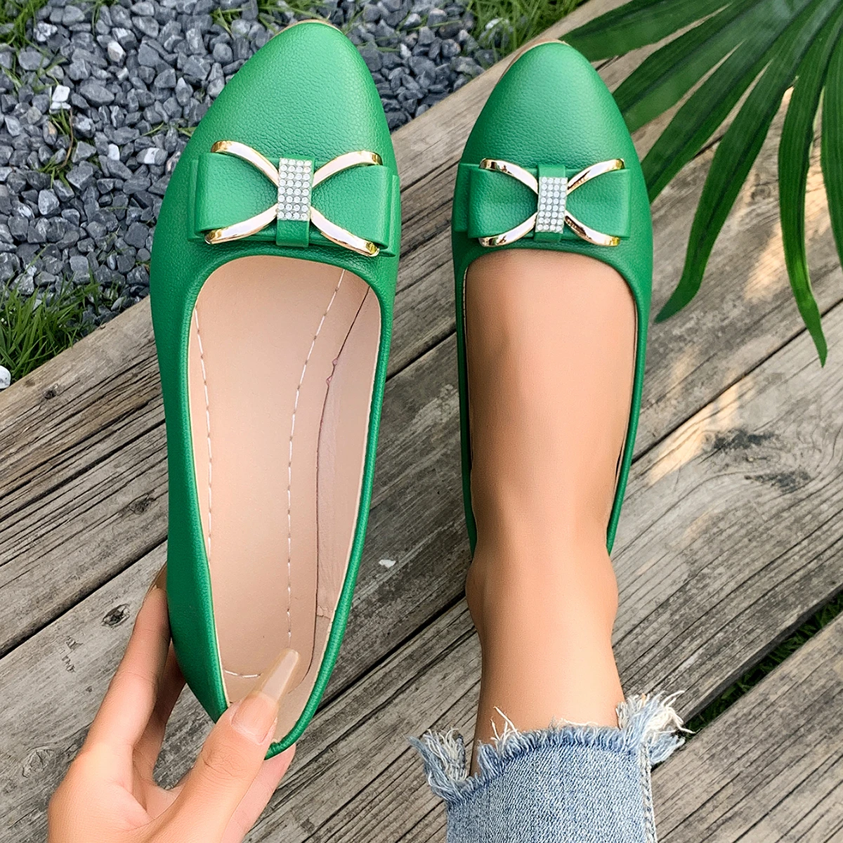 Women Flats Shoes Comfortable Designer Sneakers Women Ballets Metal Buckle Bow Flat Loafers Fashion Mary Jane Shoes for Women
Women Flats Shoes Comfortable Designer Sneakers Women Ballets Metal Buckle Bow Flat Loafers Fashion Mary Jane Shoes for Women