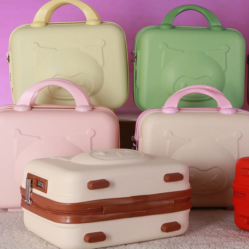 Портативный чемоданчик с мультяшным дизайном для девочек, 14 дюймов, Sanrio, новый косметический кейс Kuromi, мини-органайзер с замком, креативный сувенир, подарочная коробка
Портативный чемоданчик с мультяшным дизайном для девочек, 14 дюймов, Sanrio, новый косметический кейс Kuromi, мини-органайзер с замком, креативный сувенир, подарочная коробка