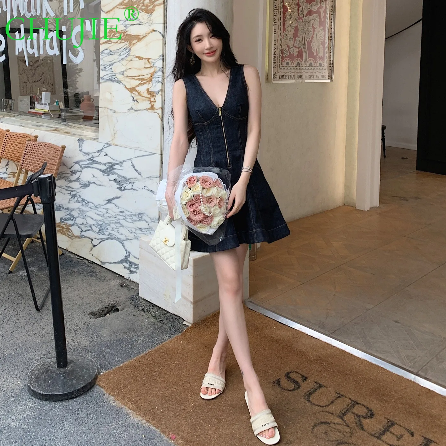 CHUJIE New Women's French Retro Blue And Black Denim Waist-Cinching Sleeveless Slimming V-Neck Sexy Dress Vest Short Skirt
CHUJIE New Women's French Retro Blue And Black Denim Waist-Cinching Sleeveless Slimming V-Neck Sexy Dress Vest Short Skirt