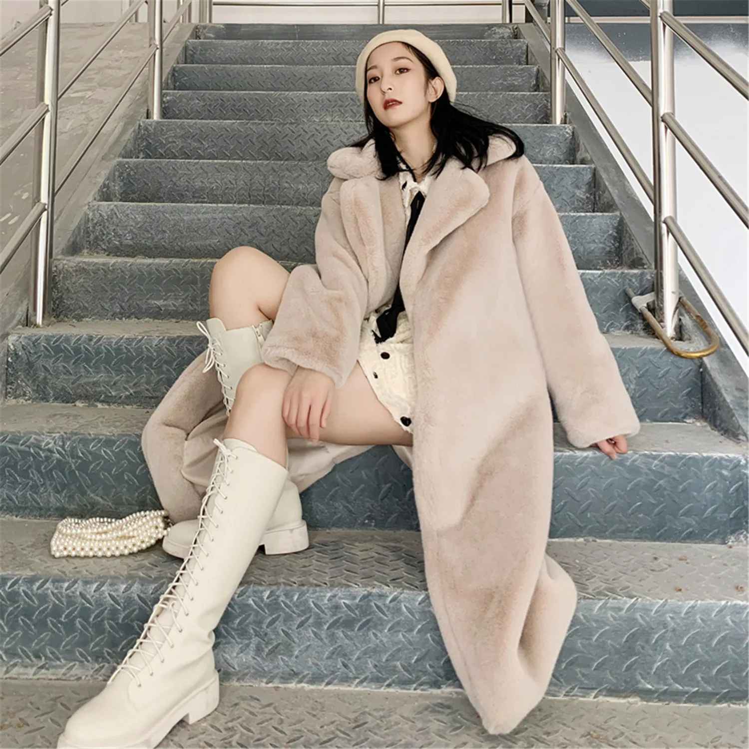 Long Rabbit Fur Mink Fur Faux Fur Coat Thickened Women's Slim Fit Plush Coat Autumn and Winter
Long Rabbit Fur Mink Fur Faux Fur Coat Thickened Women's Slim Fit Plush Coat Autumn and Winter