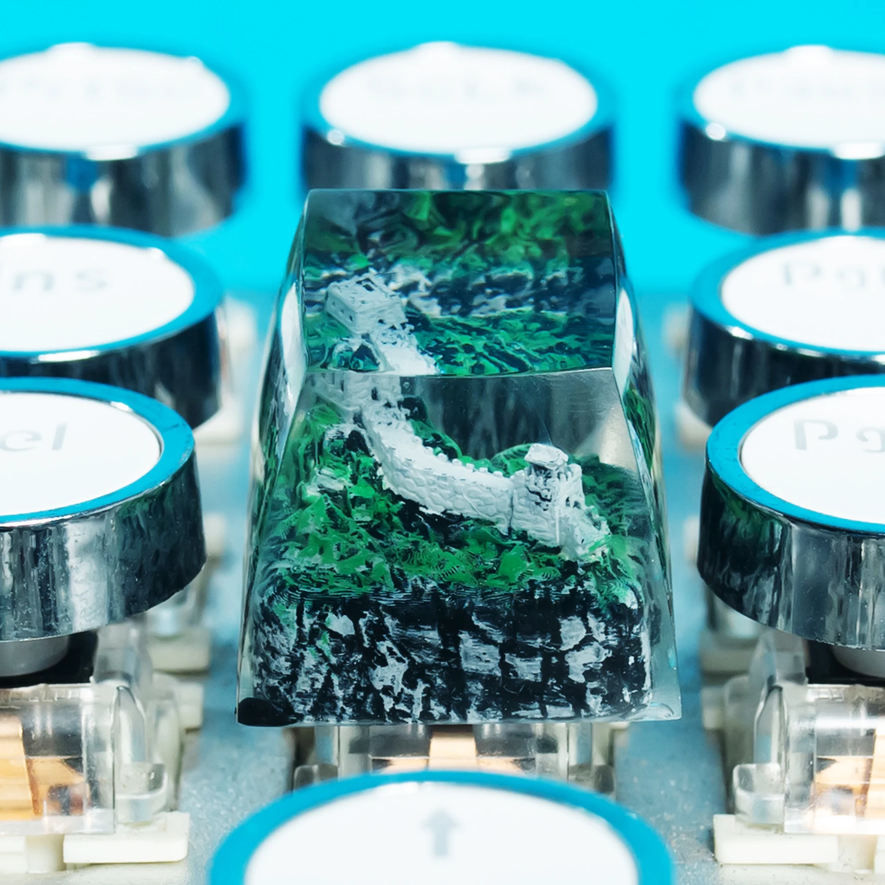 Колпачок для клавиатуры «Великая стена» ручной работы из смолы, стерео-дизайн от мастера для механических клавиатур, идеальный подарок для геймеров и любителей клавиатур
Колпачок для клавиатуры «Великая стена» ручной работы из смолы, стерео-дизайн от мастера для механических клавиатур, идеальный подарок для геймеров и любителей клавиатур