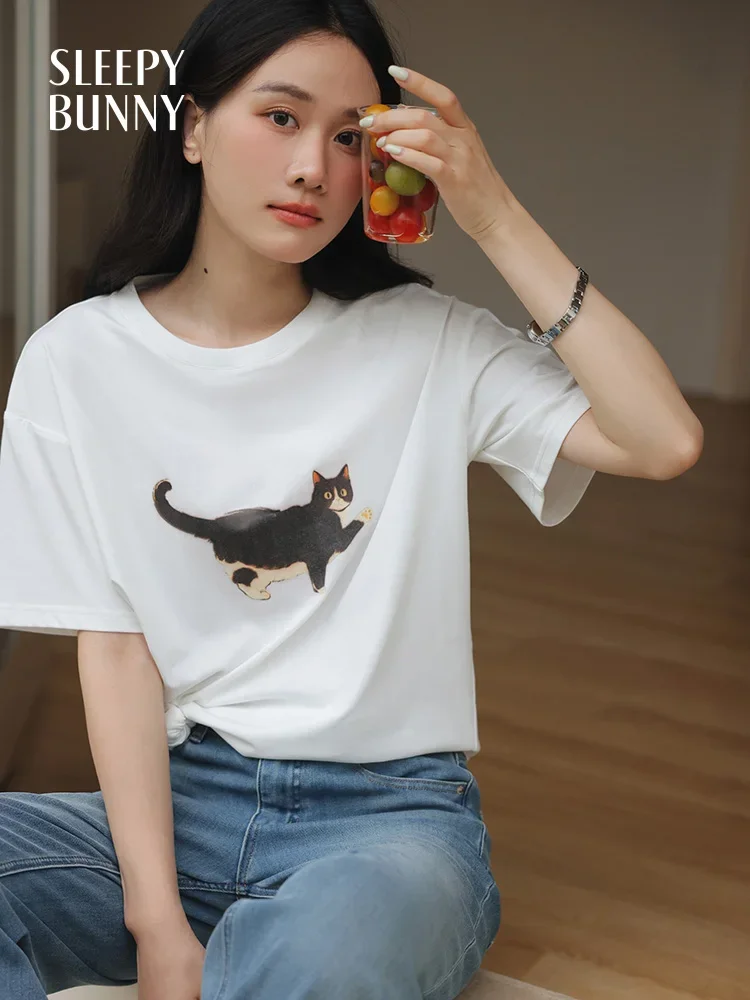 Cat Print Loose T-Shirt Women Summer Casual Graphic Tee Soft Cotton Round Neck Short Sleeve Top Kawaii Style Girls Daily Wear
Cat Print Loose T-Shirt Women Summer Casual Graphic Tee Soft Cotton Round Neck Short Sleeve Top Kawaii Style Girls Daily Wear