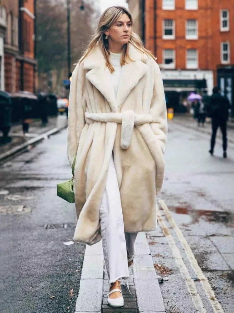 Шуба из искусственного меха норки Ele Long для женщин, модная имитация меха кролика, верхняя одежда для осени и зимы, высококачественная кожа
Шуба из искусственного меха норки Ele Long для женщин, модная имитация меха кролика, верхняя одежда для осени и зимы, высококачественная кожа