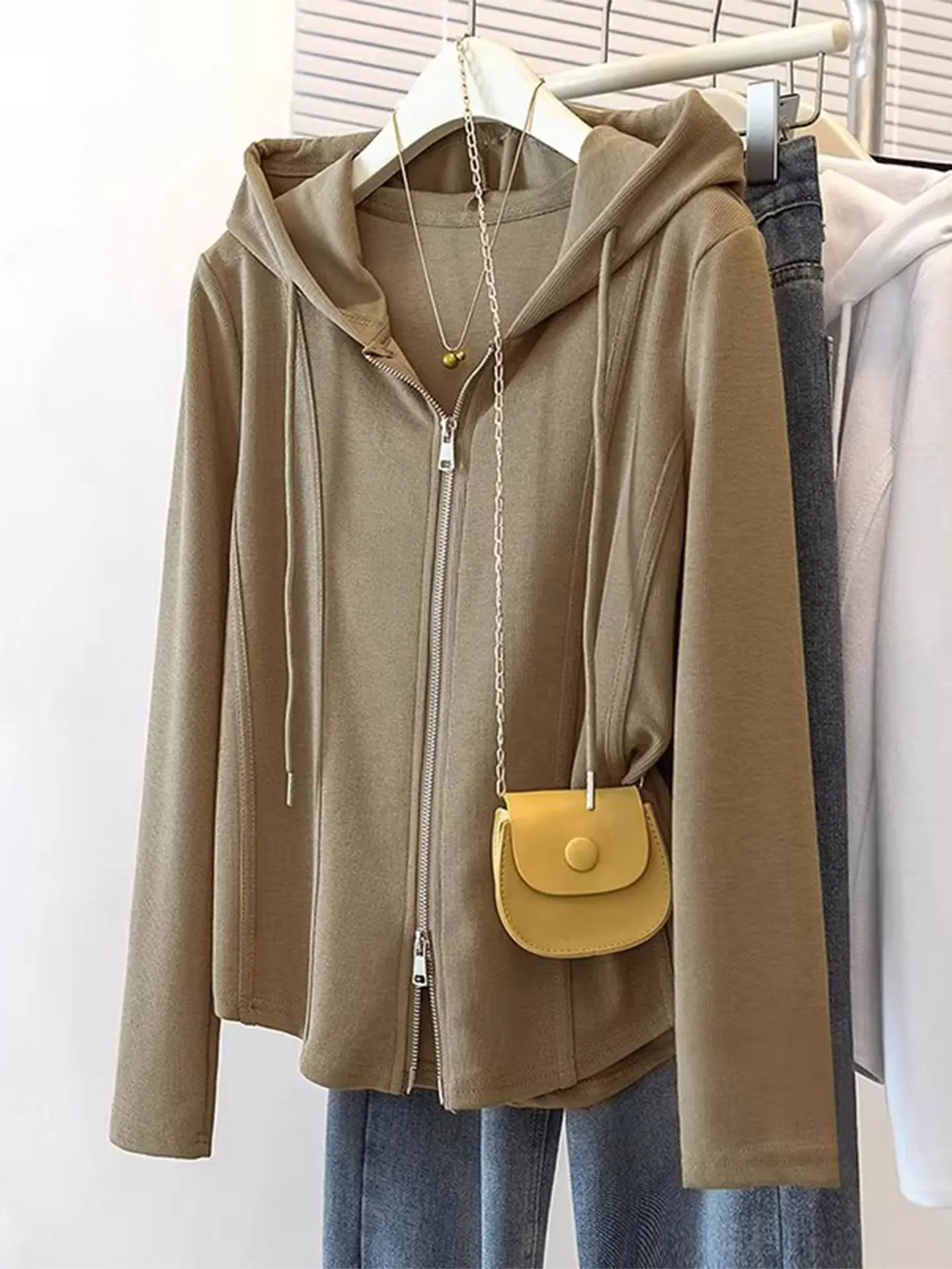 Свободный повседневный кардиган с капюшоном для женщин, весна 2026, большие размеры, с узором Fibone, модный удобный свитшот в уличном стиле
Свободный повседневный кардиган с капюшоном для женщин, весна 2026, большие размеры, с узором Fibone, модный удобный свитшот в уличном стиле