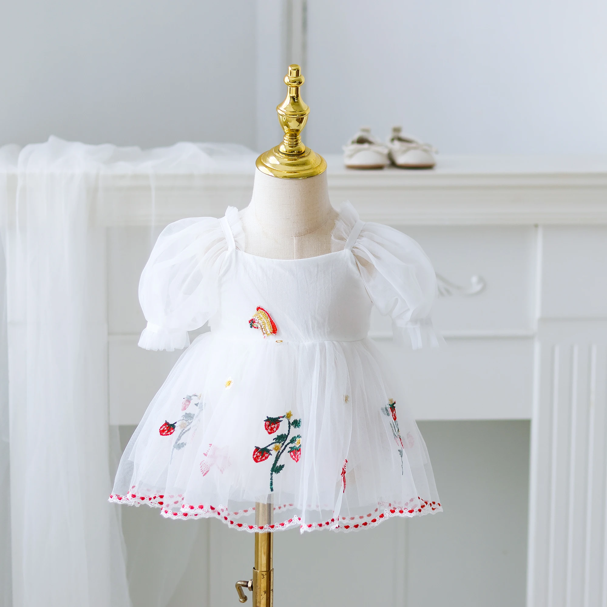 2025 Summer Baby Puff Sleeve Sweet Cute Princess dress Baby Girl Big Bow Strawberry Embroidered Mesh Wrap Skirt for Going Out Pa
2025 Summer Baby Puff Sleeve Sweet Cute Princess dress Baby Girl Big Bow Strawberry Embroidered Mesh Wrap Skirt for Going Out Pa