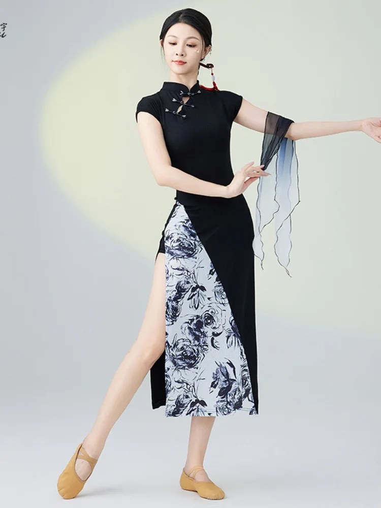 Classical Style Slimming Cheongsam Chinese Dance Elastic Body Training Performance Costumes, Summer Women
Classical Style Slimming Cheongsam Chinese Dance Elastic Body Training Performance Costumes, Summer Women