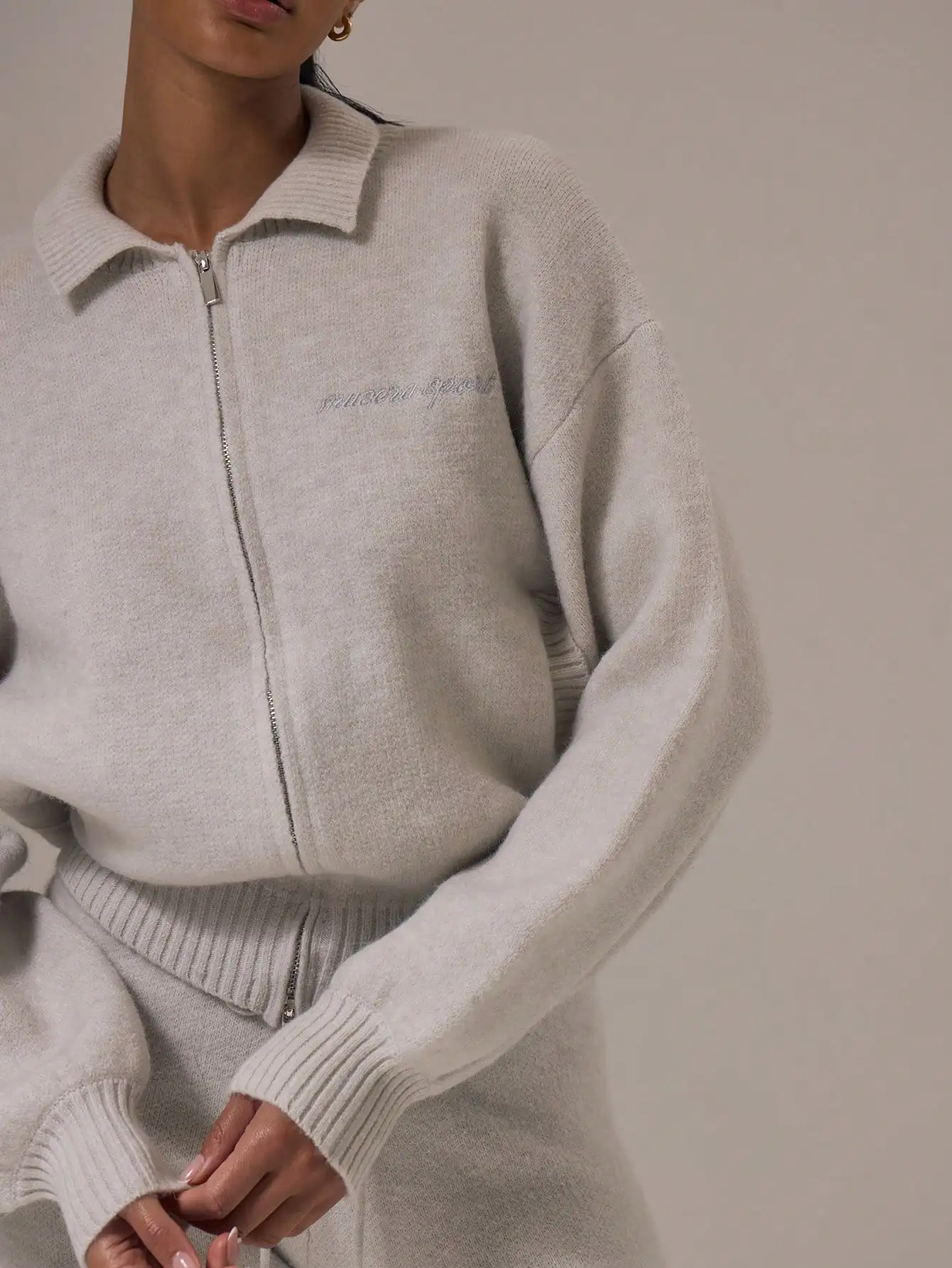 Oversized Knit Zip-Up Jacket Sweater Top Winter Activewear Gym Workout
Oversized Knit Zip-Up Jacket Sweater Top Winter Activewear Gym Workout