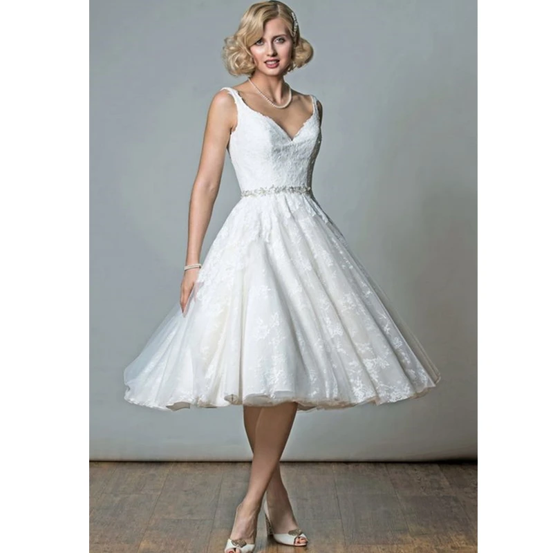 Vintage Knee-Length A Line Wedding Dress Straps White Bridal Gown Lace Appliques Short Robe De Mariee Customized
Vintage Knee-Length A Line Wedding Dress Straps White Bridal Gown Lace Appliques Short Robe De Mariee Customized