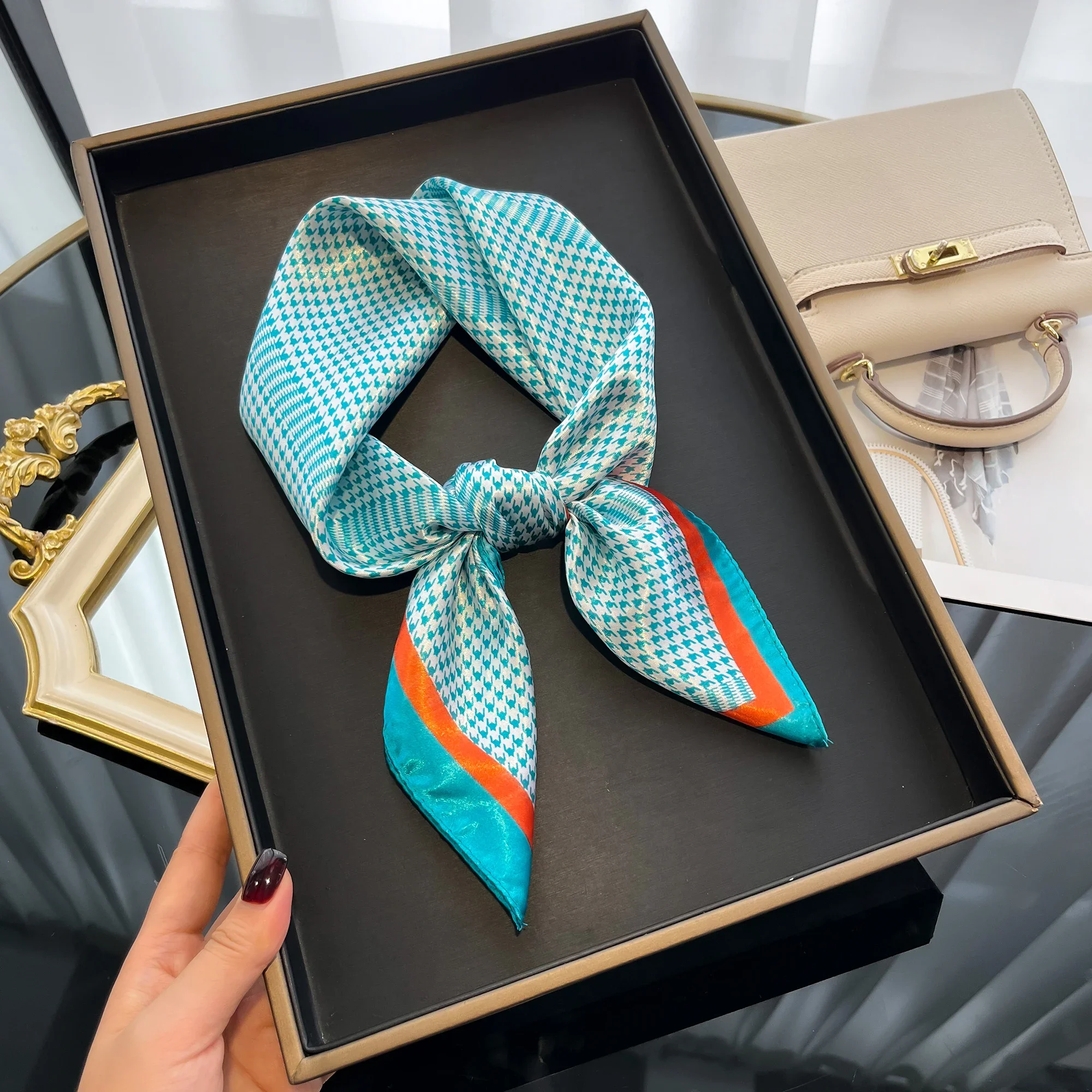 Пляжный солнцезащитный платок, роскошный дизайн, квадратные шарфы, женские популярные шелковые шарфы 60X60 см, новинка
Пляжный солнцезащитный платок, роскошный дизайн, квадратные шарфы, женские популярные шелковые шарфы 60X60 см, новинка