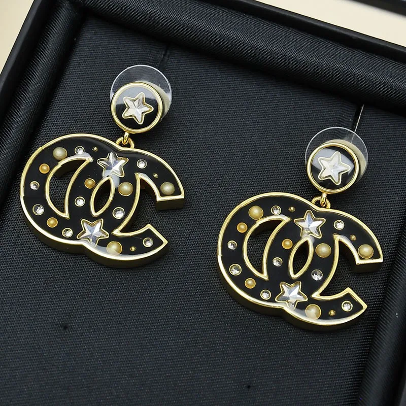 New Black and Gold Letter Earrings Necklace, Star Pearls Embellished with Retro and Luxury Daily Versatile Earrings and Necklace
New Black and Gold Letter Earrings Necklace, Star Pearls Embellished with Retro and Luxury Daily Versatile Earrings and Necklace
