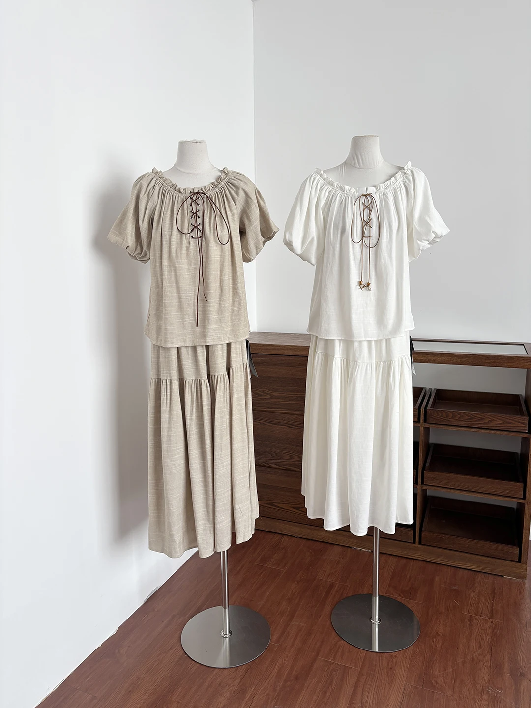 Summer 2026 Casual Loose Short Sleeve Shirt Slimming Hip Covering Midi Skirt Fashion Set Women's Loose Fit Shirt Style
Summer 2026 Casual Loose Short Sleeve Shirt Slimming Hip Covering Midi Skirt Fashion Set Women's Loose Fit Shirt Style