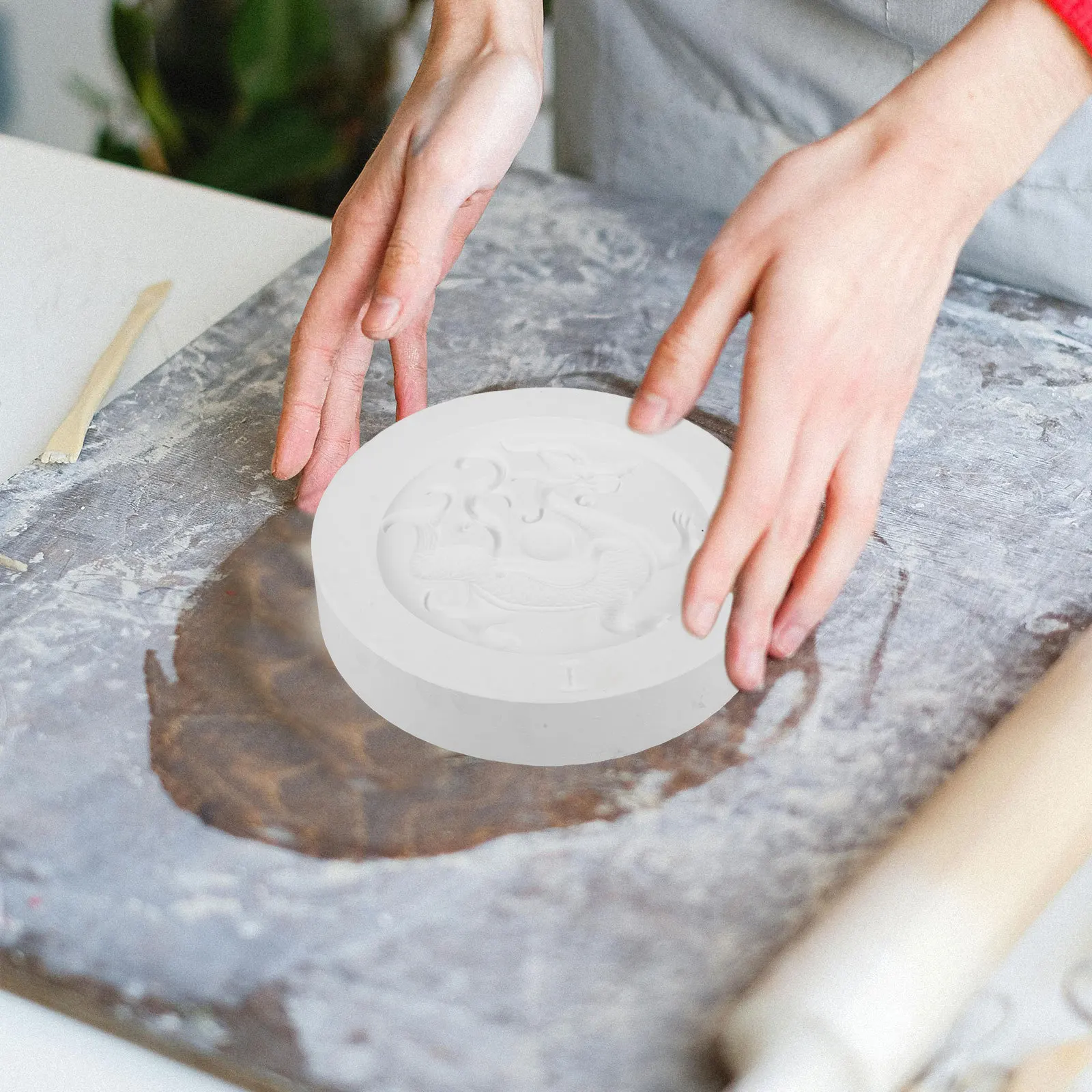 Dragon Shaped Gypsum Mold for Clay Casting Animal Themed Pottery Craft Art Making DIY Ceramics Studio Use Pottery Crafting Mold
Dragon Shaped Gypsum Mold for Clay Casting Animal Themed Pottery Craft Art Making DIY Ceramics Studio Use Pottery Crafting Mold