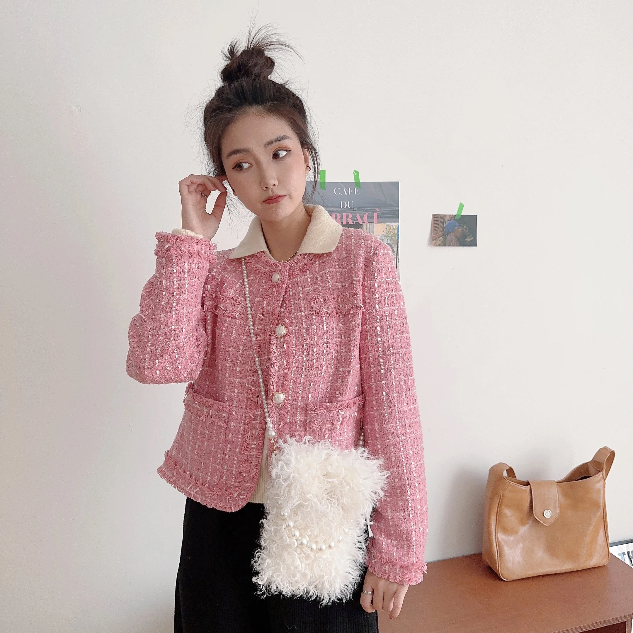 Winter Luxury Fashion Real Lamb Wool Fur Bag Ladies Phone Bag Soft Fluffy Shoulder Bag Purse with Pearl
Winter Luxury Fashion Real Lamb Wool Fur Bag Ladies Phone Bag Soft Fluffy Shoulder Bag Purse with Pearl
