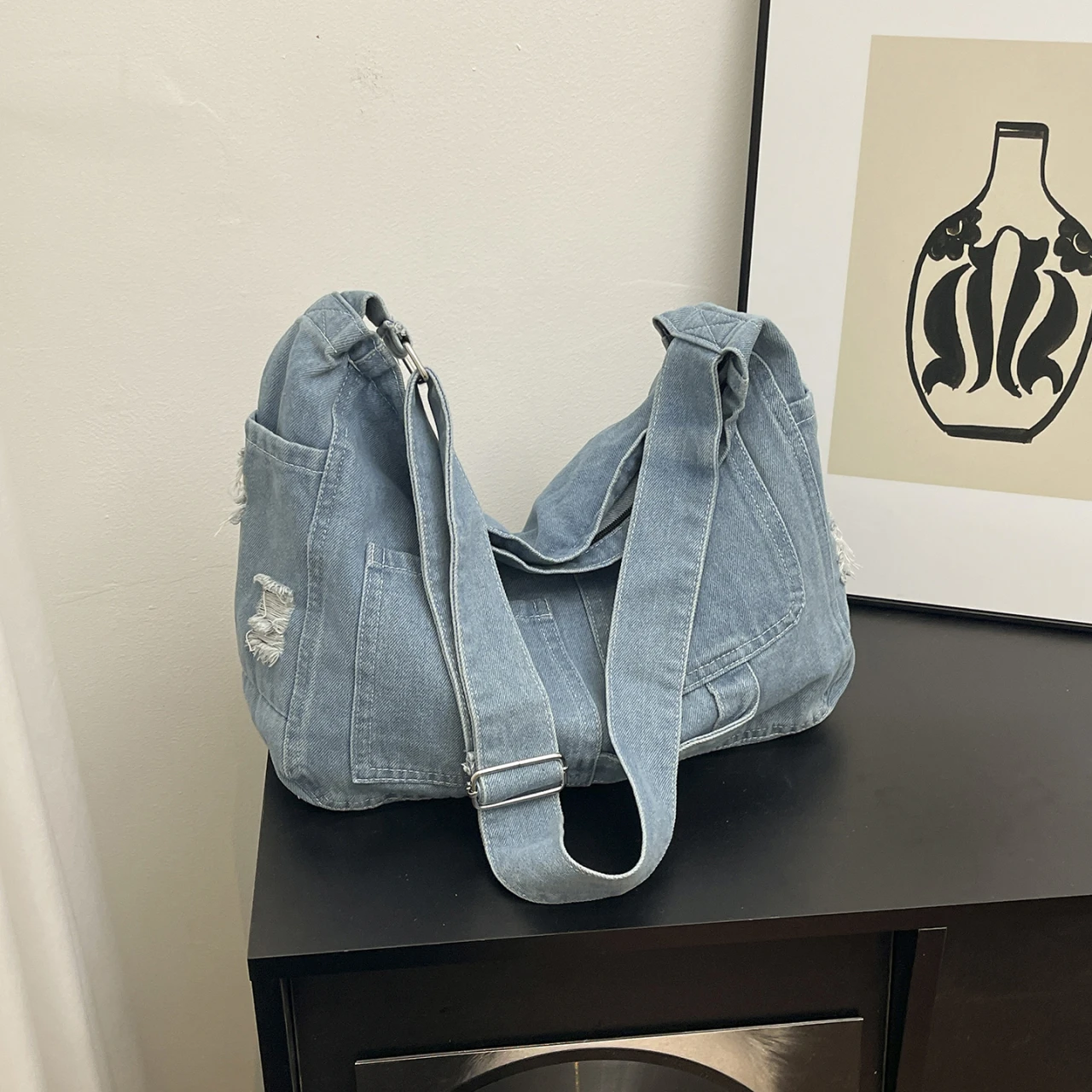 Retro Denim Fabric Crossbody Bag, Large Capacity Casual Shoulder Bag with Adjustable Strap, Minimalist Tote for Everyday
Retro Denim Fabric Crossbody Bag, Large Capacity Casual Shoulder Bag with Adjustable Strap, Minimalist Tote for Everyday