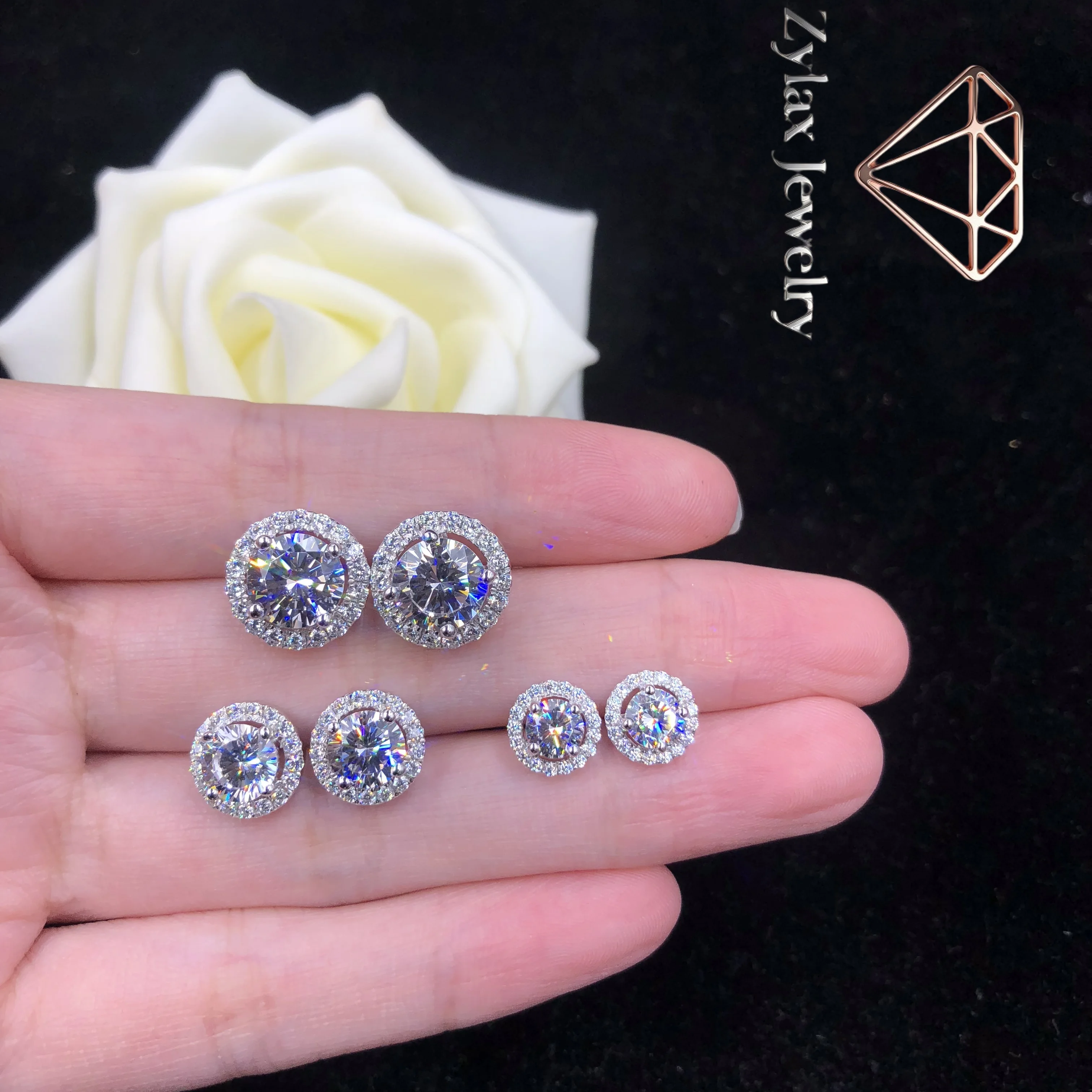 Zylax Jewelry 0.5,1,2Ct/each 5.0,6.5,8.0mm D Color VVS1 Moissanite Diamond Stud Earrings Brilliant PT950 Solitaire Stud Earrings
Zylax Jewelry 0.5,1,2Ct/each 5.0,6.5,8.0mm D Color VVS1 Moissanite Diamond Stud Earrings Brilliant PT950 Solitaire Stud Earrings
