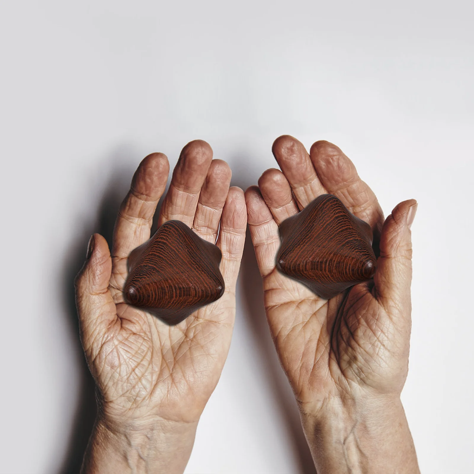 Портативный маленький деревянный массажный мяч для рук, шестиугольный дизайн, инструмент для упражнений для рук, массажер для релаксации ладони, массажные шарики для ладоней
Портативный маленький деревянный массажный мяч для рук, шестиугольный дизайн, инструмент для упражнений для рук, массажер для релаксации ладони, массажные шарики для ладоней