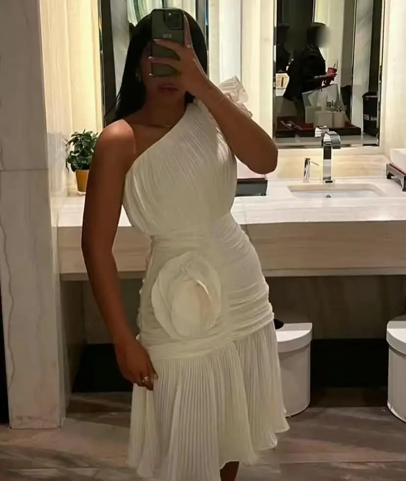 Customized فساتين سهرة سعودية فخمة A-Line V-Neck Prom Dresses Chiffon Sweep Train Zipper Up Sleeveless Evening Dress
Customized فساتين سهرة سعودية فخمة A-Line V-Neck Prom Dresses Chiffon Sweep Train Zipper Up Sleeveless Evening Dress