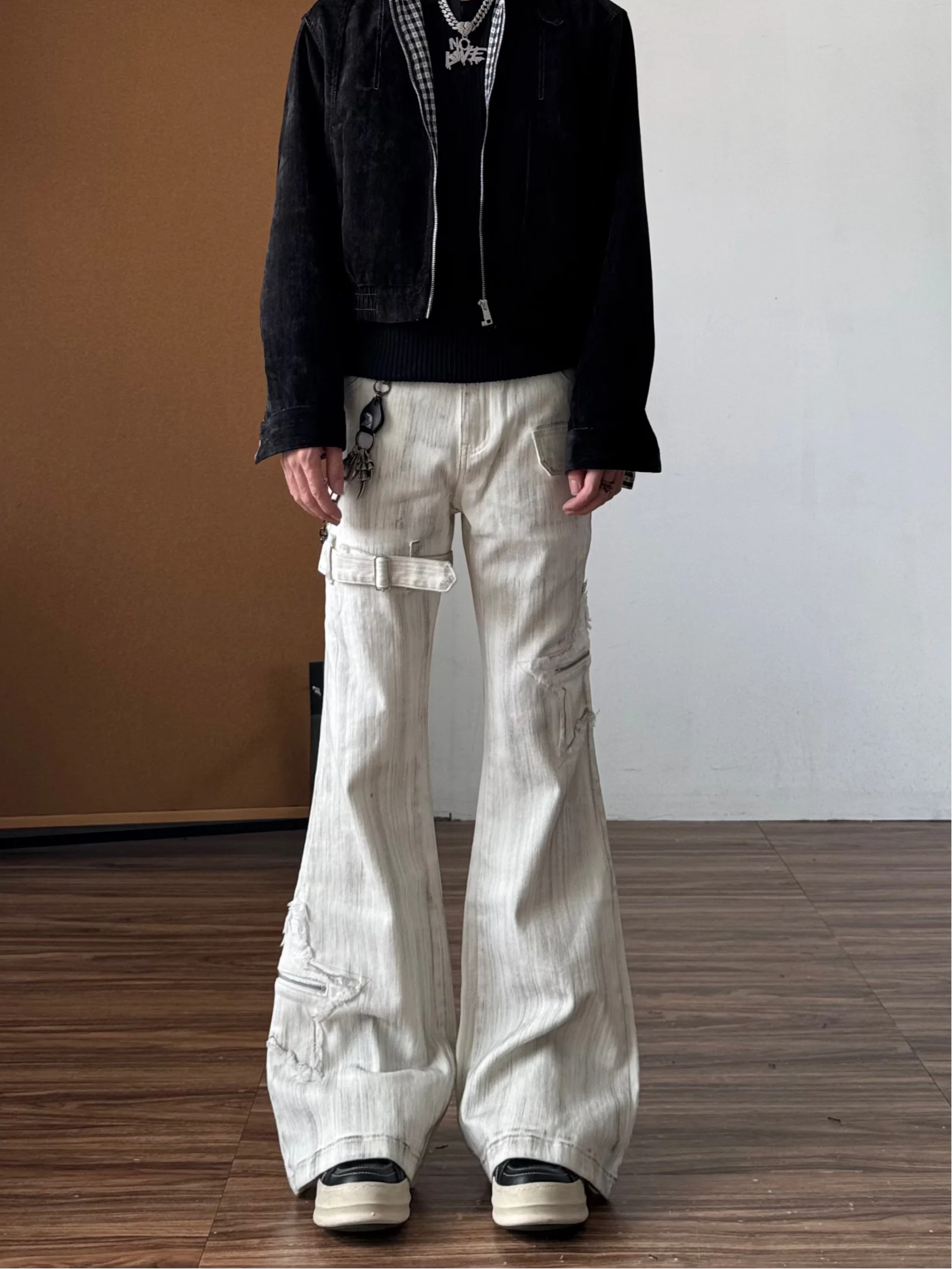 Retro American Embroidery Vibe Belted Micro Flared Jeans Men's High Street Loose Couple Bell Bot Straight Leg Denim
Retro American Embroidery Vibe Belted Micro Flared Jeans Men's High Street Loose Couple Bell Bot Straight Leg Denim