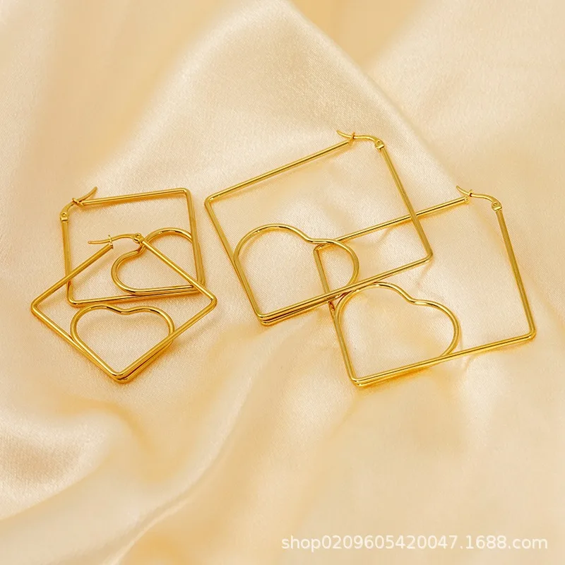 Exaggerated Love Titanium Steel Earrings Personalized Fashion Versatile Stud Earrings Femininity Geometric Advanced Sense Earrin
Exaggerated Love Titanium Steel Earrings Personalized Fashion Versatile Stud Earrings Femininity Geometric Advanced Sense Earrin