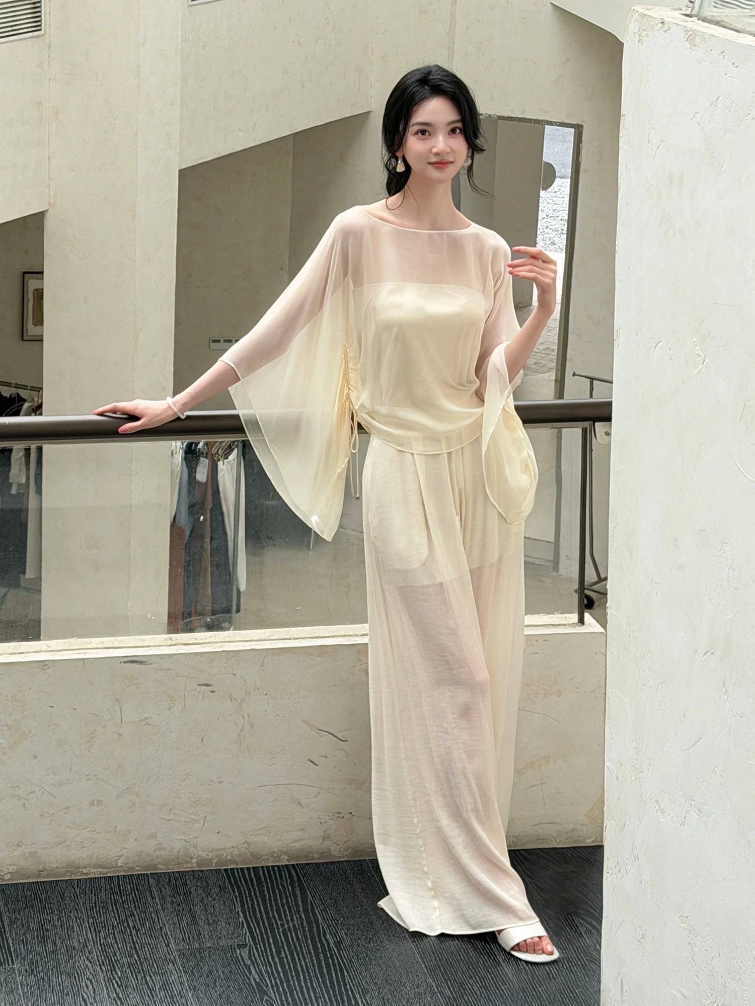 Touchin Haute Silk Long Sleeve Shirt Wide Leg Pants Set Drawstring Fairy Atmosphere Light Transparent Women's Commute Style O...
Touchin Haute Silk Long Sleeve Shirt Wide Leg Pants Set Drawstring Fairy Atmosphere Light Transparent Women's Commute Style O...