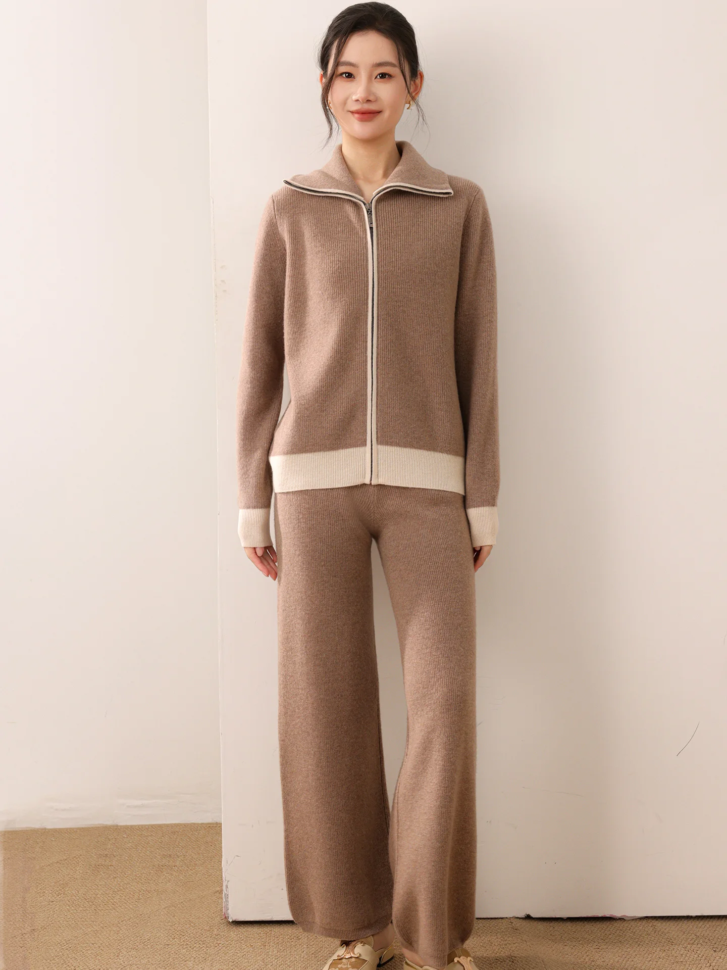 Women's Fashion 100% Merino Wool Two-Piece Set Zip-Up Cardigan Wide-Leg Pant Patchwork Color Cashmere for Autumn Winter Knit Set
Women's Fashion 100% Merino Wool Two-Piece Set Zip-Up Cardigan Wide-Leg Pant Patchwork Color Cashmere for Autumn Winter Knit Set