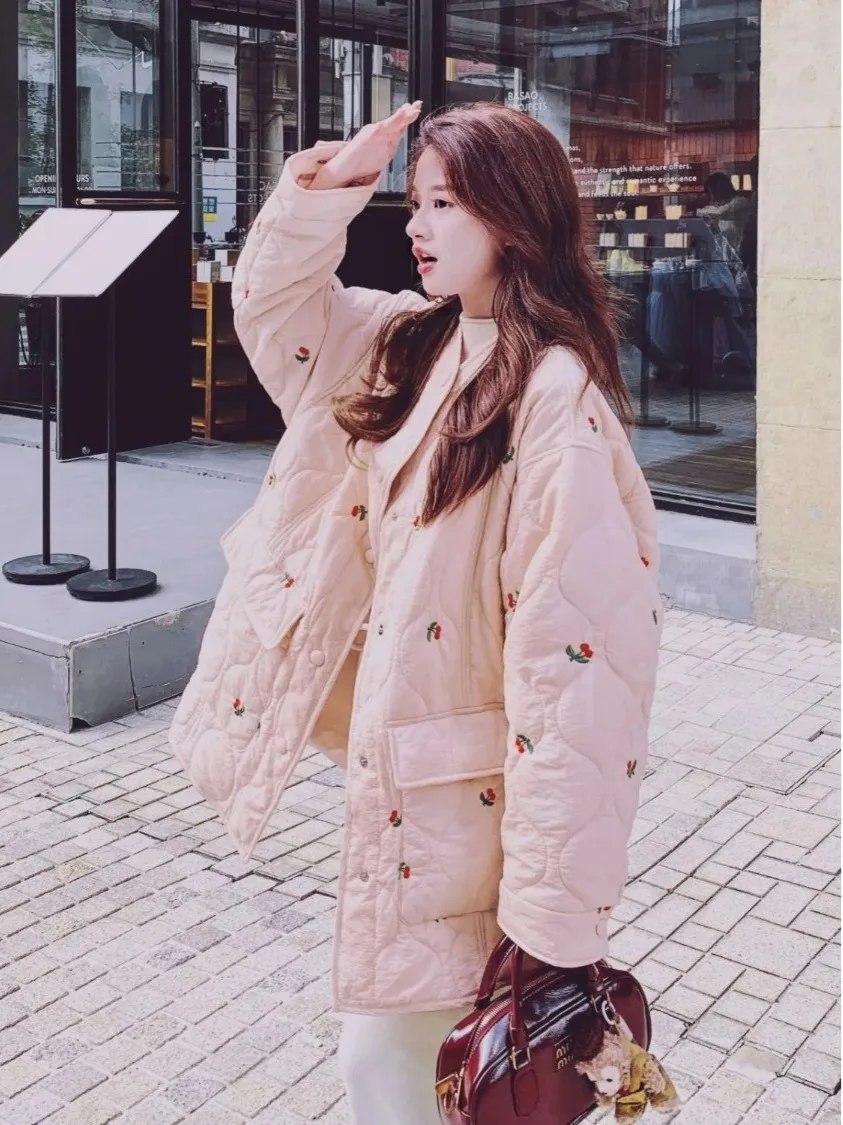 Розовый хлопковый джат с ромбовидным узором, женская зимняя новинка, милая молодежная свободная теплая хлопковая одежда, корейская версия
Розовый хлопковый джат с ромбовидным узором, женская зимняя новинка, милая молодежная свободная теплая хлопковая одежда, корейская версия