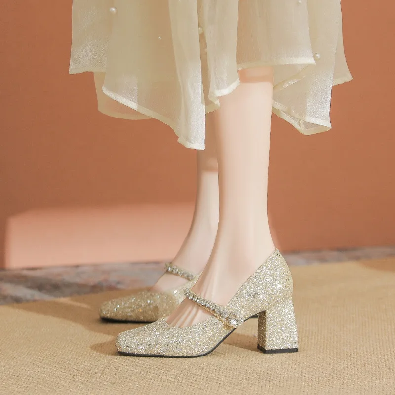 Женские туфли на высоком каблуке 2026: блестящие Мэри Джейн на массивном каблуке, серебристые/цвета шампань, для вечеринок и на каждый день, Q-742
Женские туфли на высоком каблуке 2026: блестящие Мэри Джейн на массивном каблуке, серебристые/цвета шампань, для вечеринок и на каждый день, Q-742