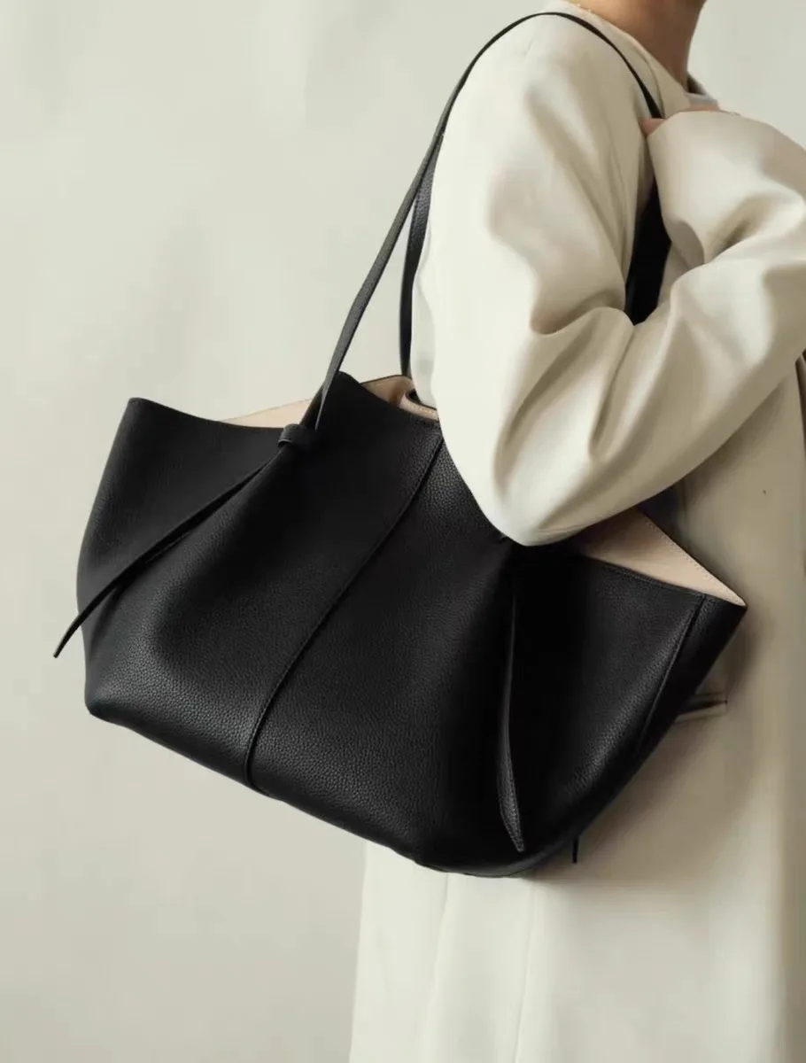 New fashionable large bag, versatile tote bag, handheld wing bag, large capacity women's bag, underarm bag
New fashionable large bag, versatile tote bag, handheld wing bag, large capacity women's bag, underarm bag