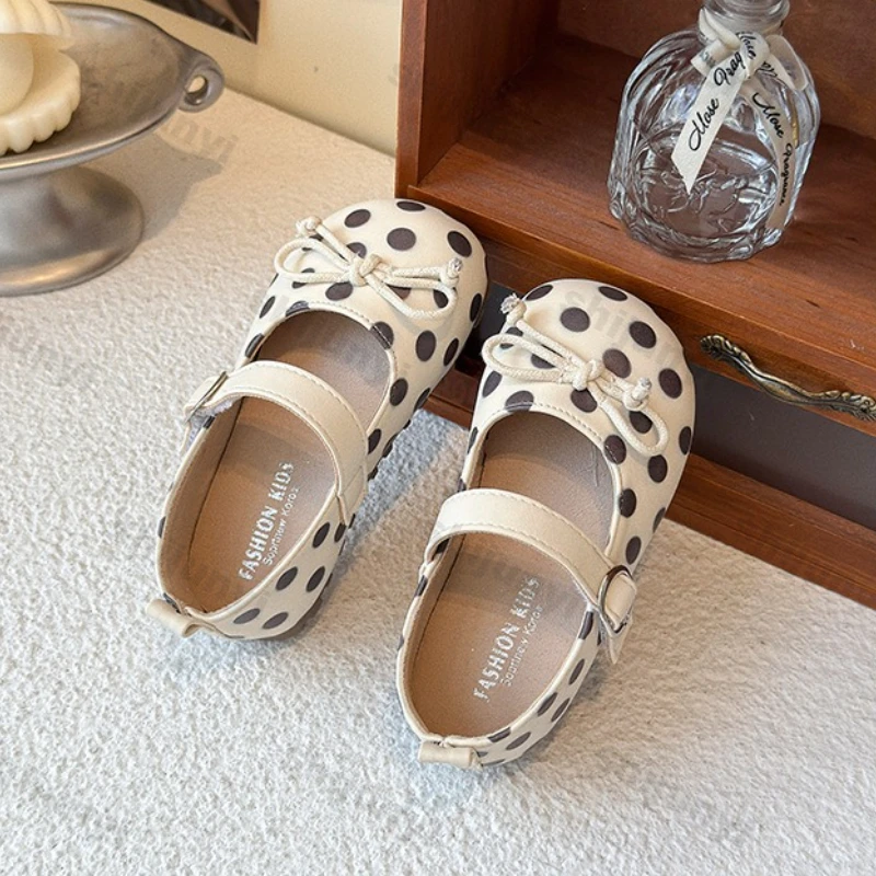 Girls' Princess Shoes Autumn Children Fashion Bow Knot Soft Sole Leather Shoes Vintage Lightweight Comfortable Performance Shoes
Girls' Princess Shoes Autumn Children Fashion Bow Knot Soft Sole Leather Shoes Vintage Lightweight Comfortable Performance Shoes