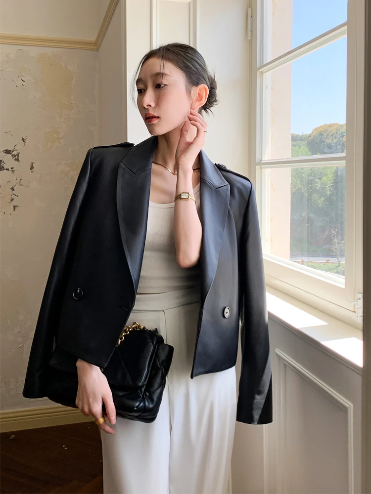 Casual Black Genuine Leather Blazer Jackets for Women Spring Autumn 2026 New High-end Simple Soft Slim Short Real Sheepskin Coat
Casual Black Genuine Leather Blazer Jackets for Women Spring Autumn 2026 New High-end Simple Soft Slim Short Real Sheepskin Coat