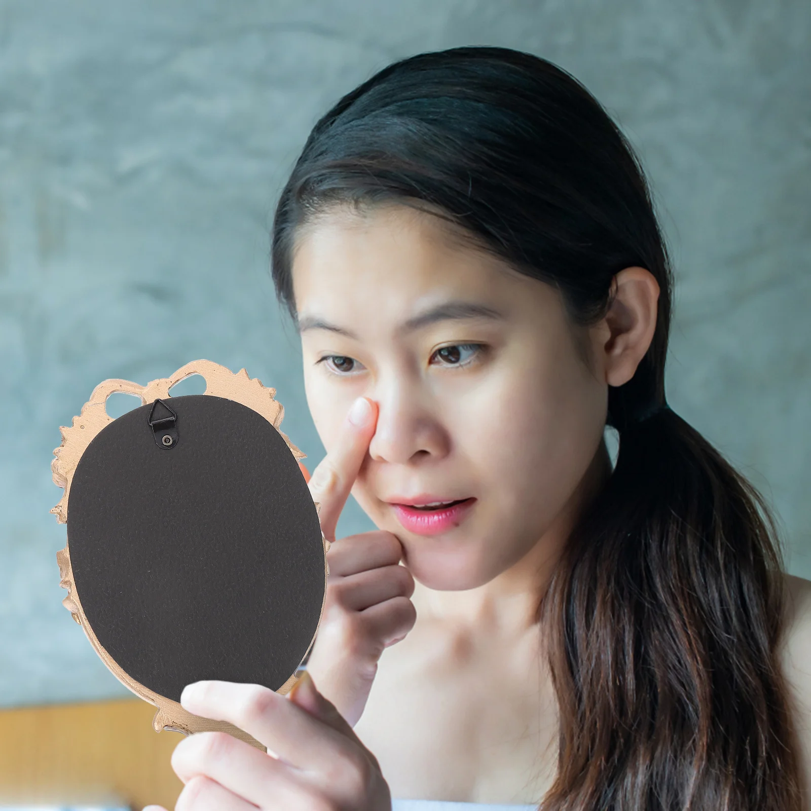 Unique Handheld Mirror Retro Design High Quality Finish Compact Travel Mirror Ergonomic Handle for Women Girls Gift
Unique Handheld Mirror Retro Design High Quality Finish Compact Travel Mirror Ergonomic Handle for Women Girls Gift