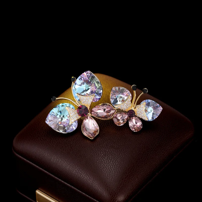 High-end Luxury Ultra Shiny Heart Crystal Butterfly Brooch Niche Light Luxury Elegant Suit Fashion Pin Brooch Accessory
High-end Luxury Ultra Shiny Heart Crystal Butterfly Brooch Niche Light Luxury Elegant Suit Fashion Pin Brooch Accessory