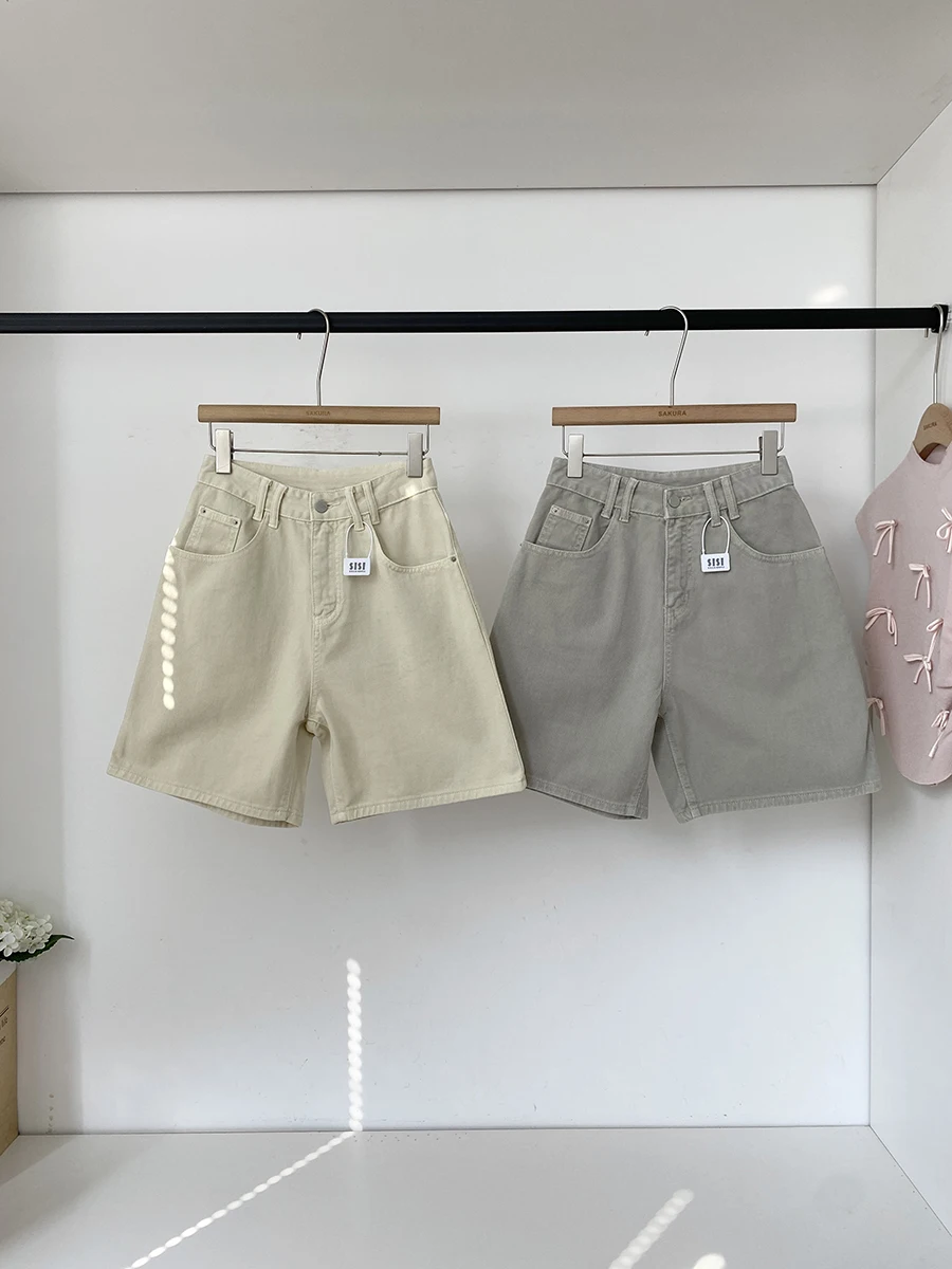 High Waist Apricot Denim Shorts Women's Loose Casual Style Spring New Loose Slimming Versatile Lazy Five-Point Pants
High Waist Apricot Denim Shorts Women's Loose Casual Style Spring New Loose Slimming Versatile Lazy Five-Point Pants