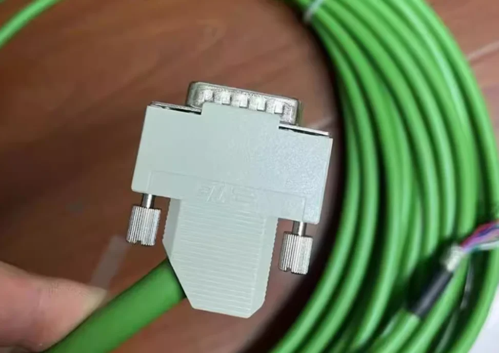 6FX5002-2CA11-1AD0 Siemens 6FX5002 series cable brand new original
6FX5002-2CA11-1AD0 Siemens 6FX5002 series cable brand new original