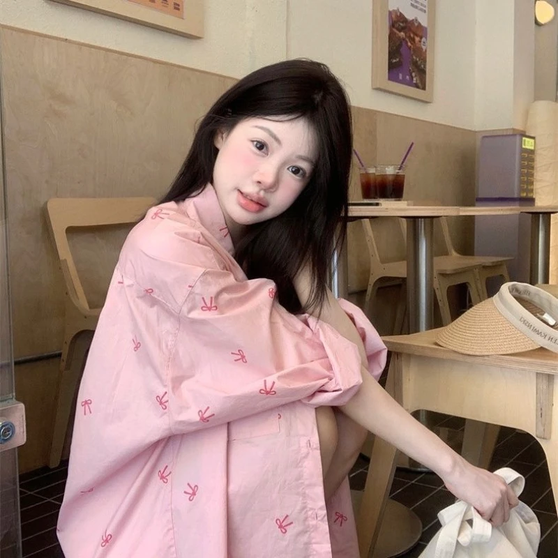 DAYIFUN-Pink Bow Printed Shirts for Women,New Sweet Sunscreen Loose Cardigan Tops,Long Sleeved Lapel Blouses with Pocket
DAYIFUN-Pink Bow Printed Shirts for Women,New Sweet Sunscreen Loose Cardigan Tops,Long Sleeved Lapel Blouses with Pocket