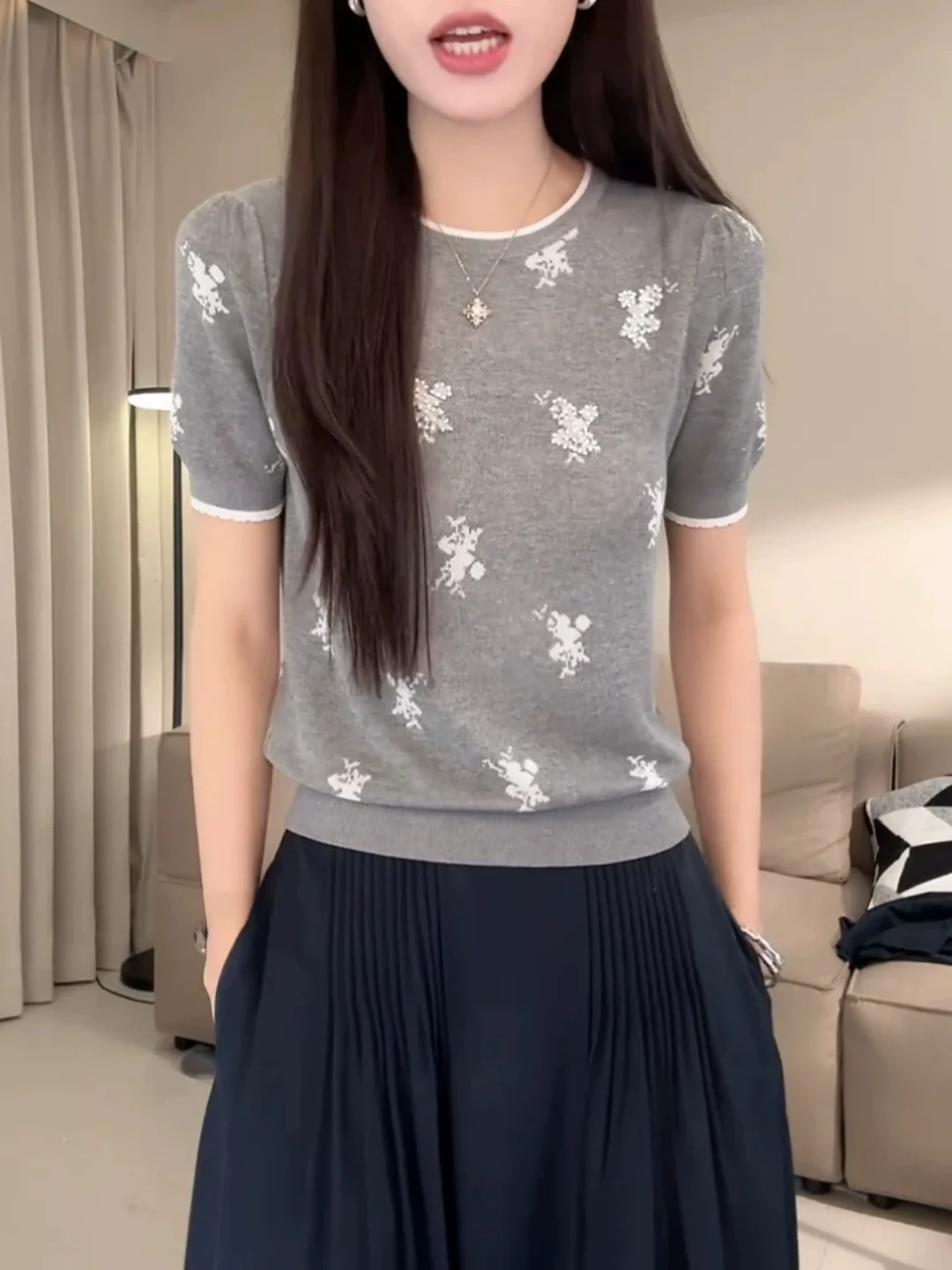 Korean Style Soft round Neck Printed Short Sleeve T-Shirt Women's New 2026 Summer Design Beautiful Small Top Casual Loose Fit
Korean Style Soft round Neck Printed Short Sleeve T-Shirt Women's New 2026 Summer Design Beautiful Small Top Casual Loose Fit