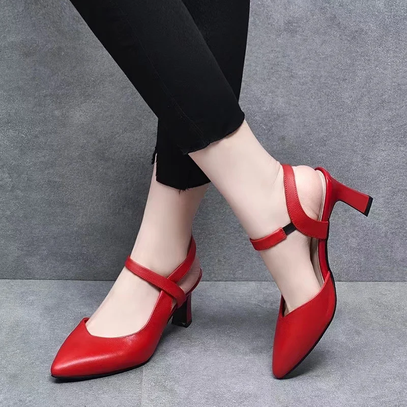 Женские летние босоножки Ele с острым носком на высоком тонком каблуке из натуральной кожи, весенне-осенний сезон
Женские летние босоножки Ele с острым носком на высоком тонком каблуке из натуральной кожи, весенне-осенний сезон