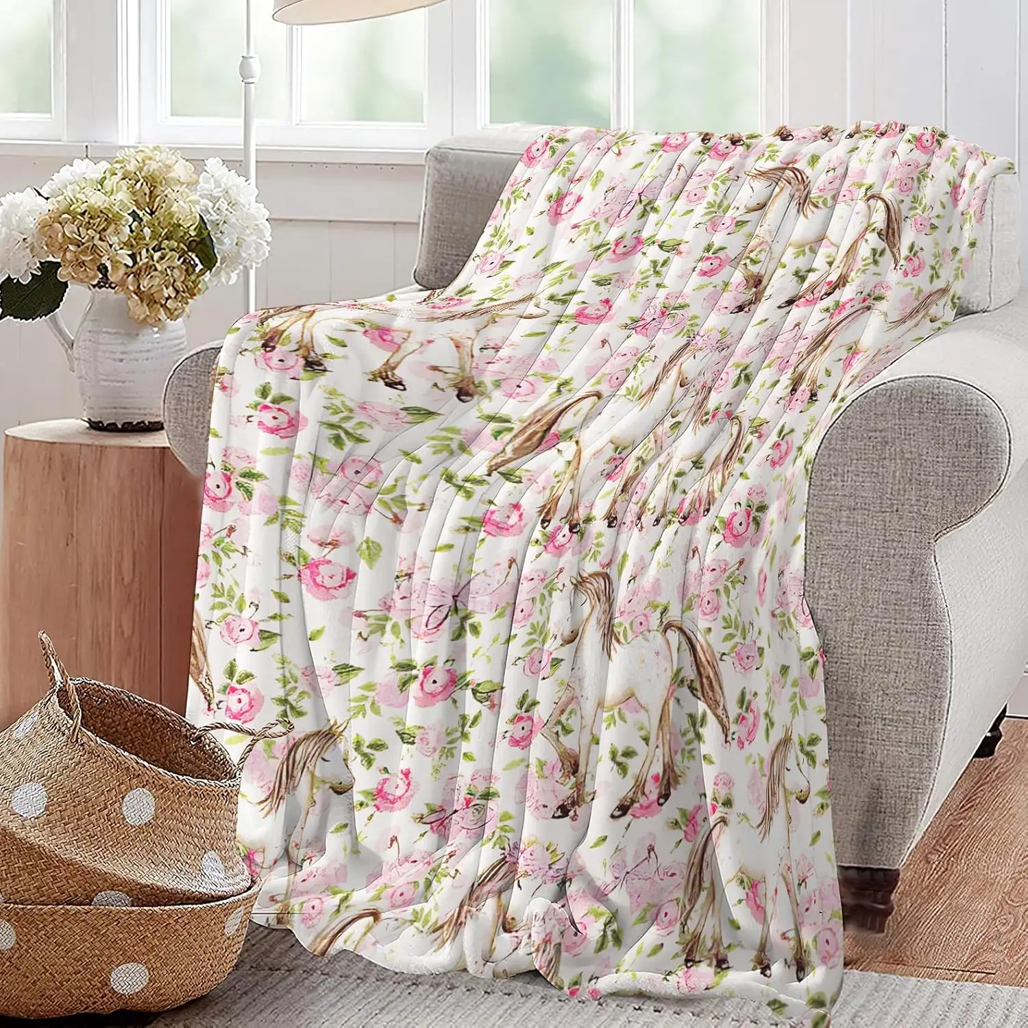 Floral Rose Pattern Throw Blanket Plush Cozy Fleece Throw for Sofa Couch Decor Gift Winter Warm Winter Blanket for Bed
Floral Rose Pattern Throw Blanket Plush Cozy Fleece Throw for Sofa Couch Decor Gift Winter Warm Winter Blanket for Bed