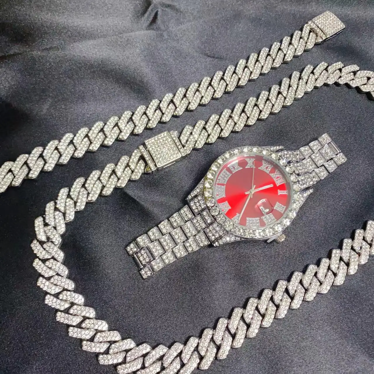 3PCS Men's Women's Hip Hop Calendar Red Dial Watch Necklace Bracelet Jewelry Set Bling Bling Gold Silver Diamond Man Cuban Chain
3PCS Men's Women's Hip Hop Calendar Red Dial Watch Necklace Bracelet Jewelry Set Bling Bling Gold Silver Diamond Man Cuban Chain