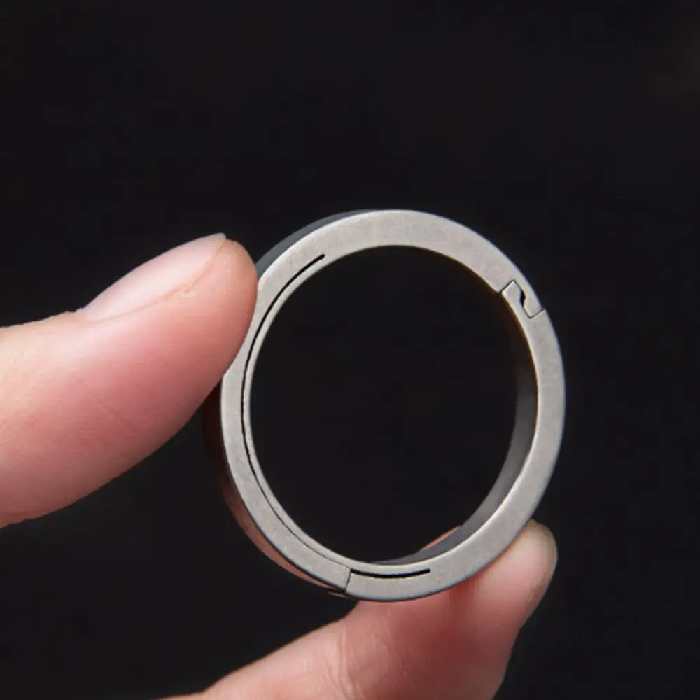 Высококачественные брелоки из титанового сплава, сверхлегкие, прочные, с креплением-карабином, подвеска для ключей, мужской брелок для автомобиля, креативный подарок для мужчин
Высококачественные брелоки из титанового сплава, сверхлегкие, прочные, с креплением-карабином, подвеска для ключей, мужской брелок для автомобиля, креативный подарок для мужчин