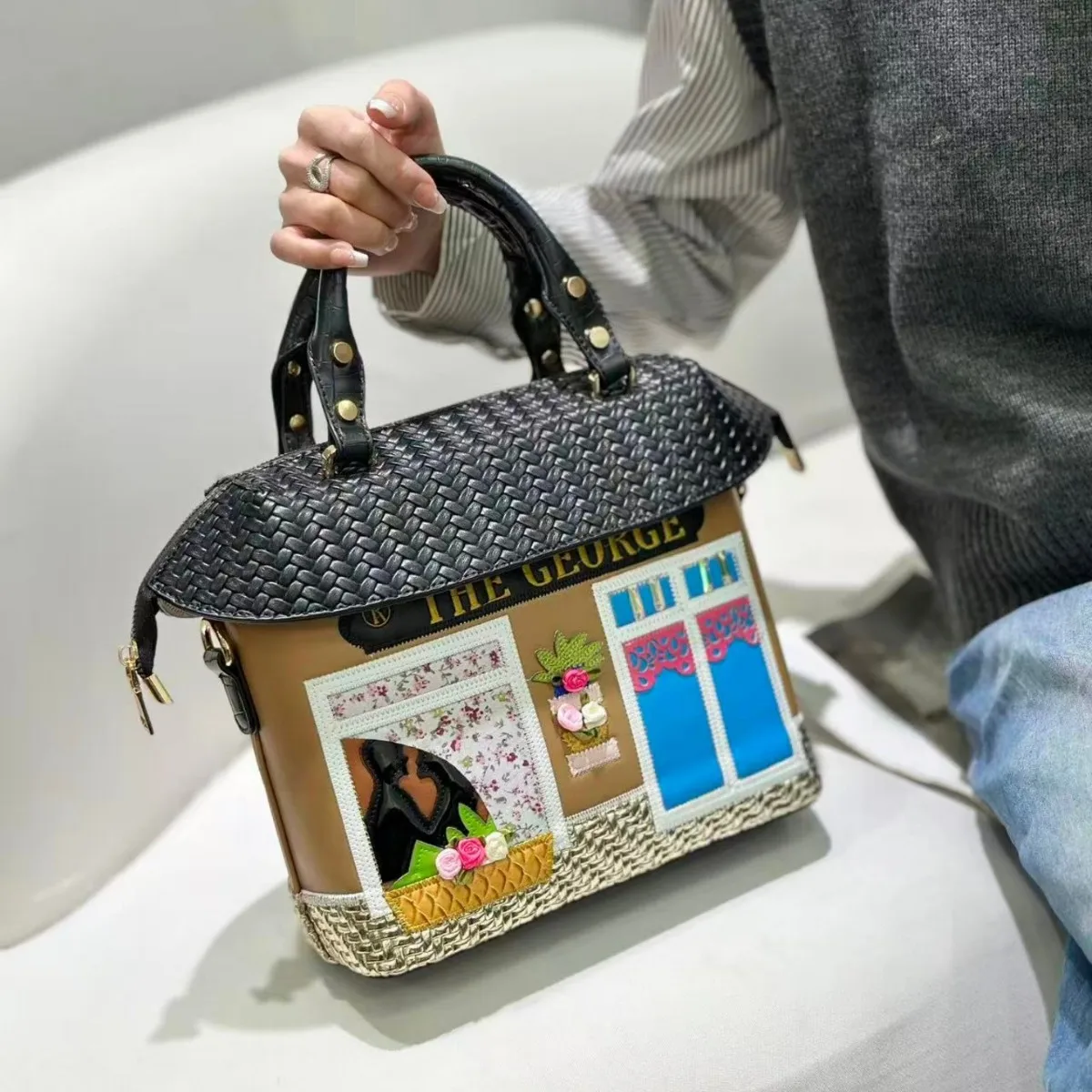 Ladies' handbag creative couple hotel theme retro house bag large capacity crossbody bag
Ladies' handbag creative couple hotel theme retro house bag large capacity crossbody bag