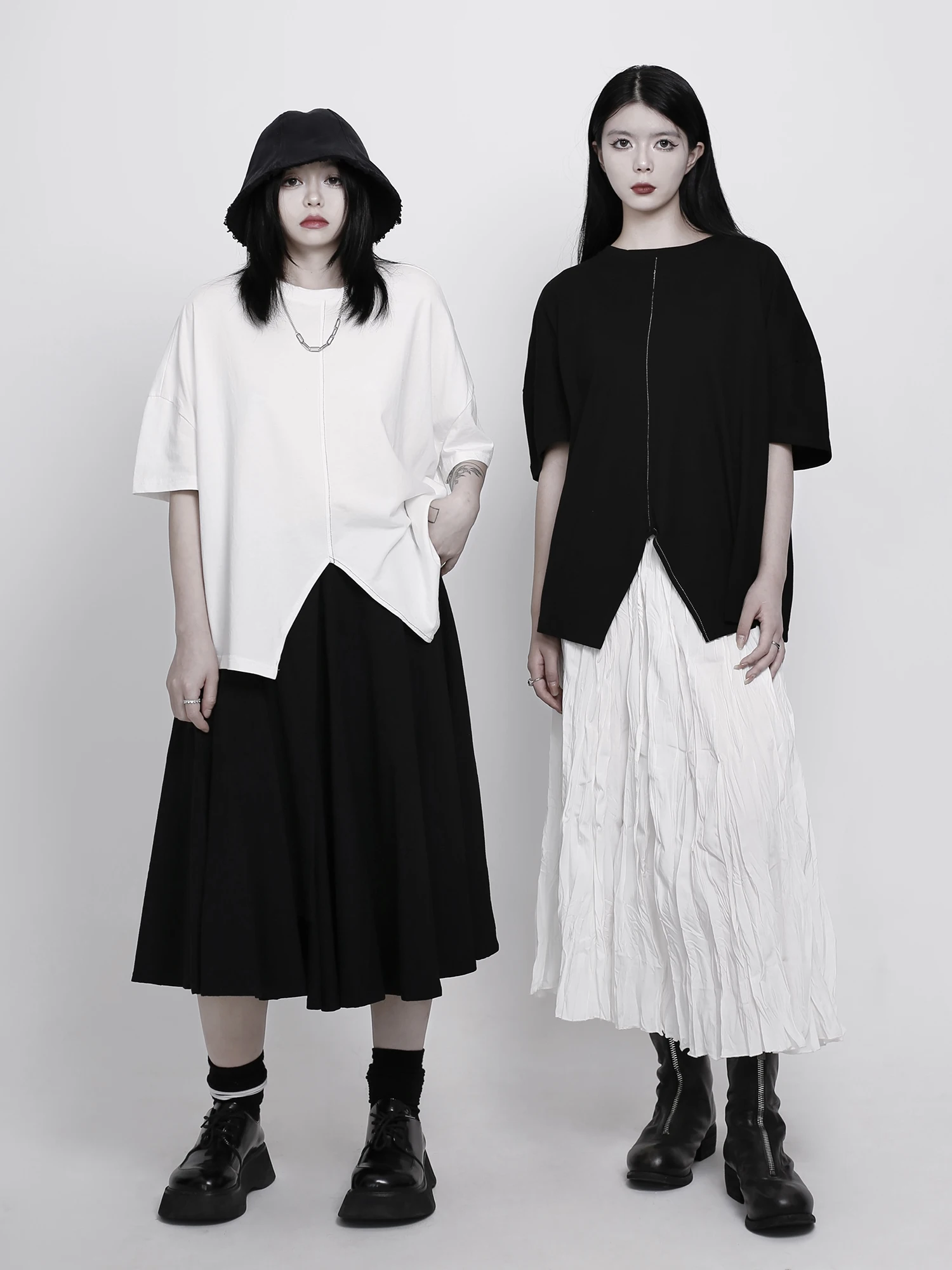 Yohji Basic Loose Short Sleeve T-Shirt Asymmetrical Slit Dark Style Casual Unisex Summer Breathable Cotton Citywalk Top
Yohji Basic Loose Short Sleeve T-Shirt Asymmetrical Slit Dark Style Casual Unisex Summer Breathable Cotton Citywalk Top