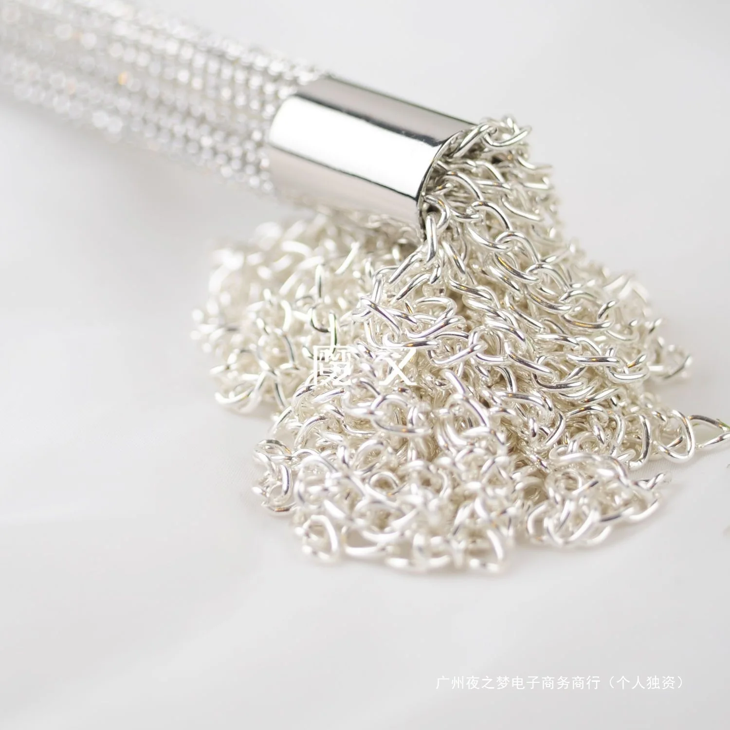 Lightweight New Metal Alloy Chain Tassel Short Horse Riding Whip Crop Crystal Handle
Lightweight New Metal Alloy Chain Tassel Short Horse Riding Whip Crop Crystal Handle