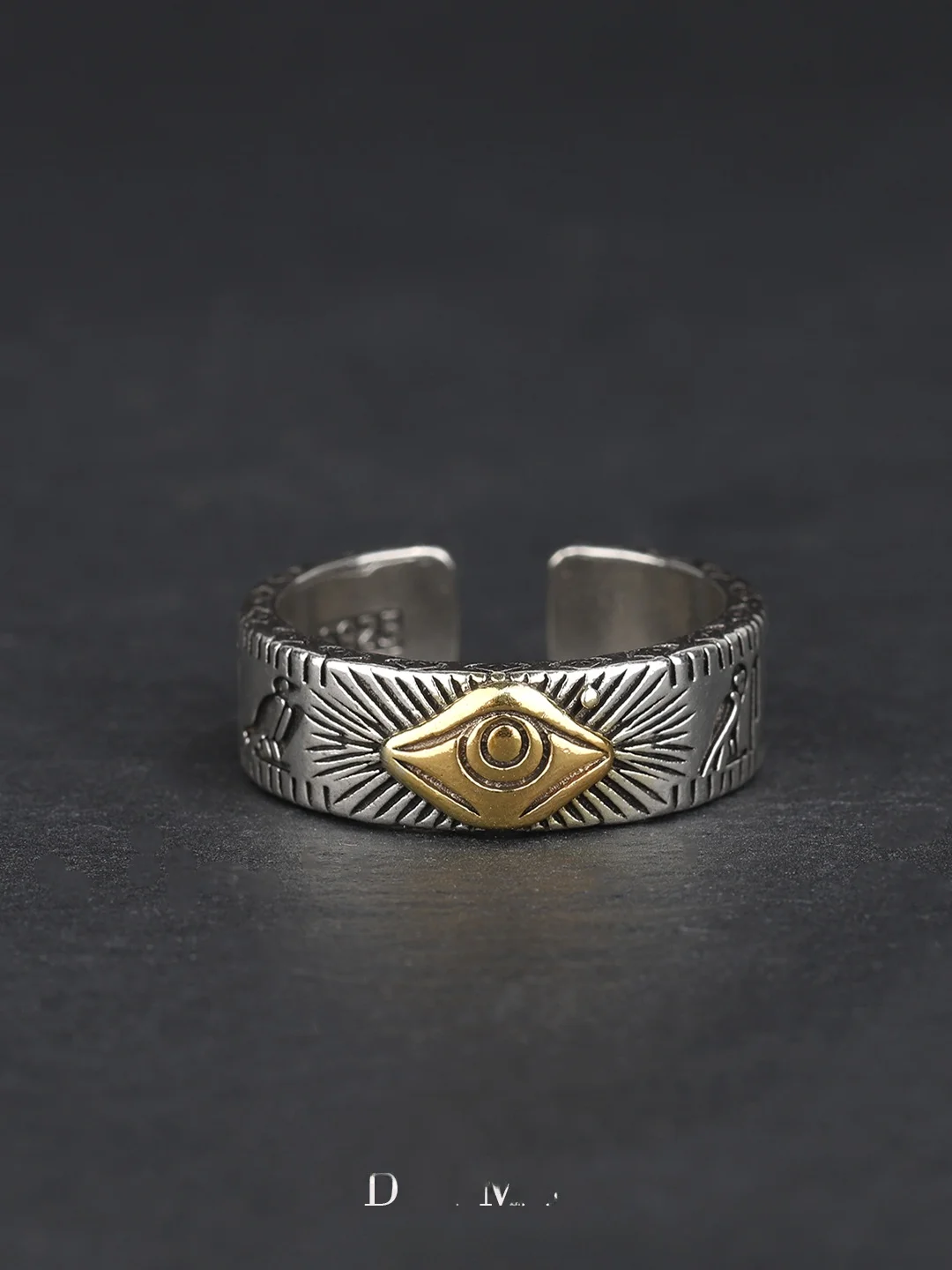 Retro Horus Eye Men's Ring Fashionable Versatile Unique Design Open Ring Simple Personality Jewelry Accessory for Daily Wear
Retro Horus Eye Men's Ring Fashionable Versatile Unique Design Open Ring Simple Personality Jewelry Accessory for Daily Wear